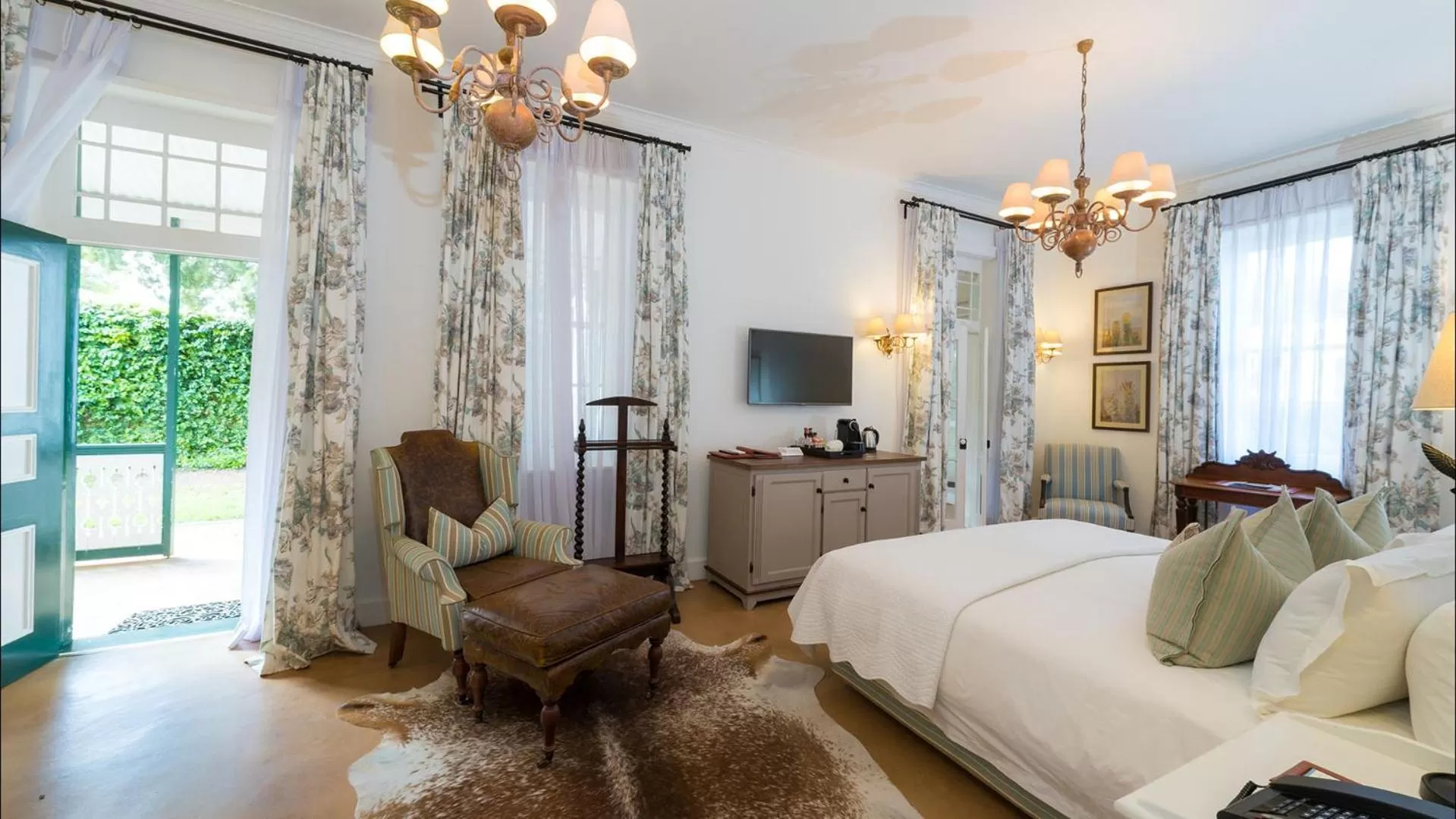 Bed in Drostdy Hotel