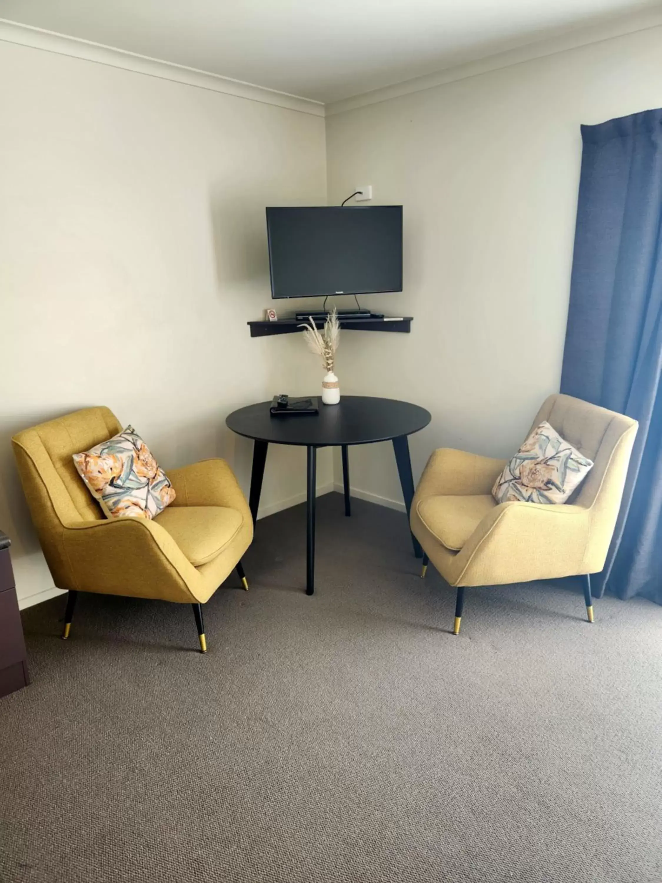 Living room, Seating Area in B-Ks Premier Motel Palmerston North