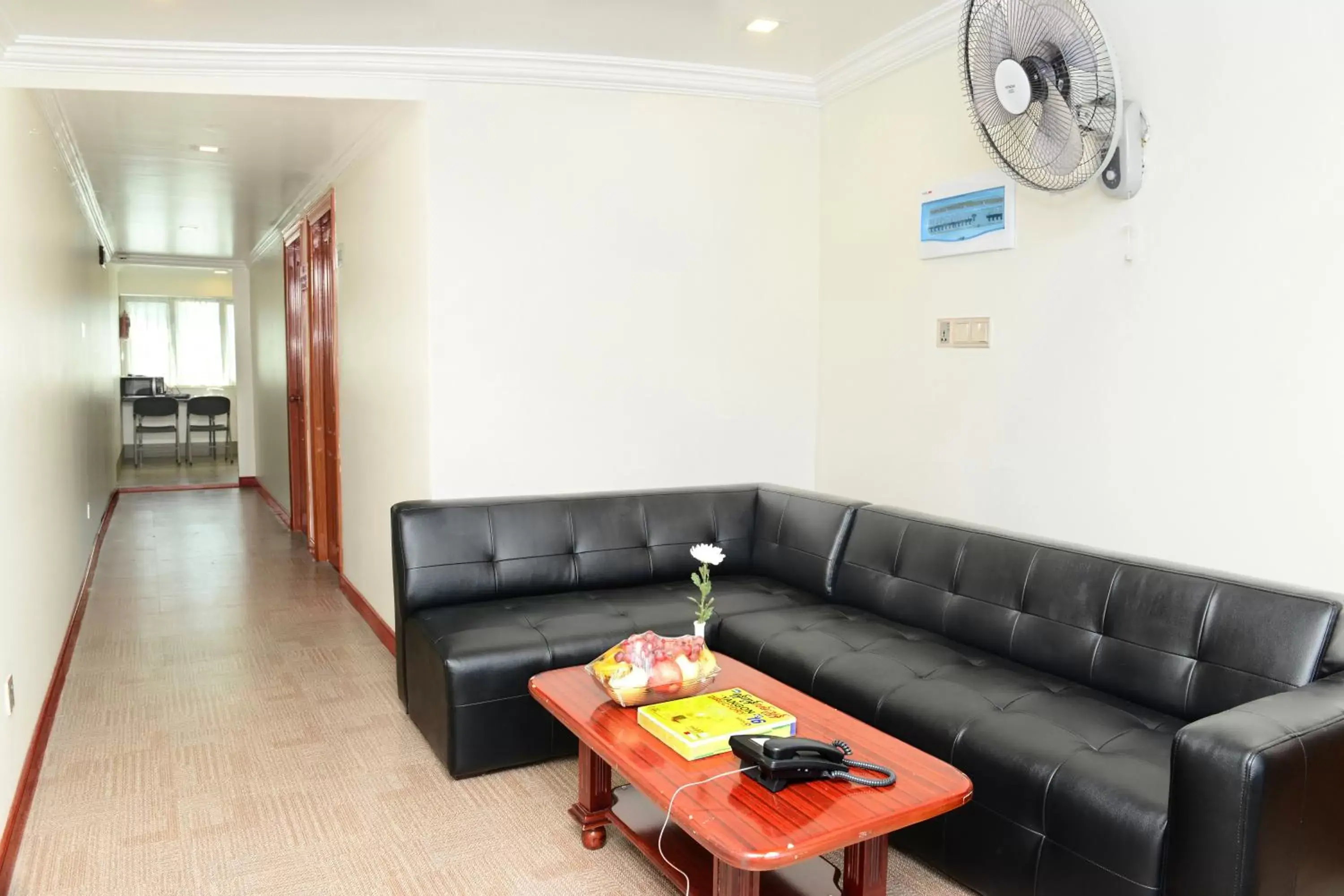 Bedroom, Seating Area in Hotel Bond