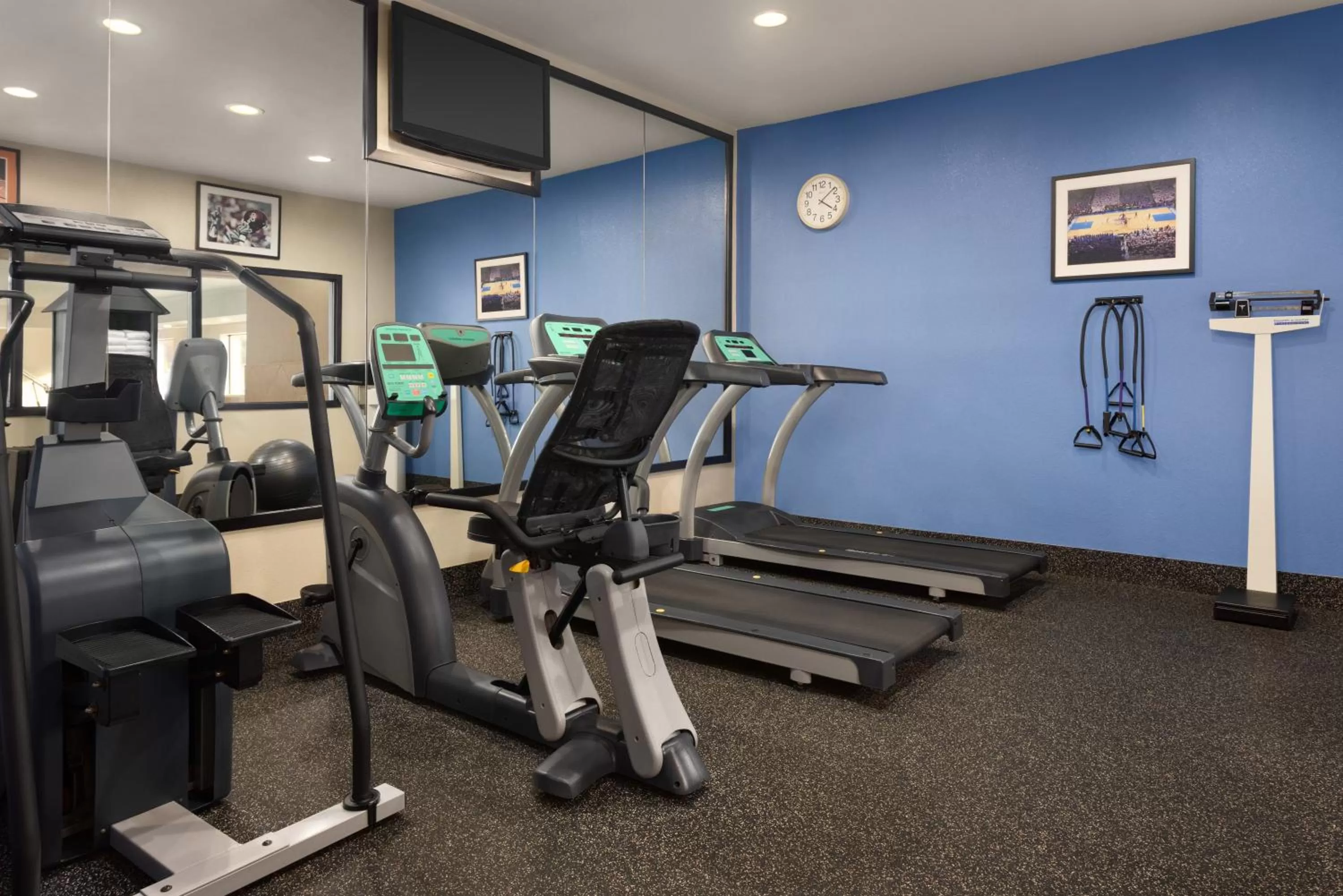 Fitness centre/facilities in Holiday Inn Express Hotel & Suites Edmond by IHG