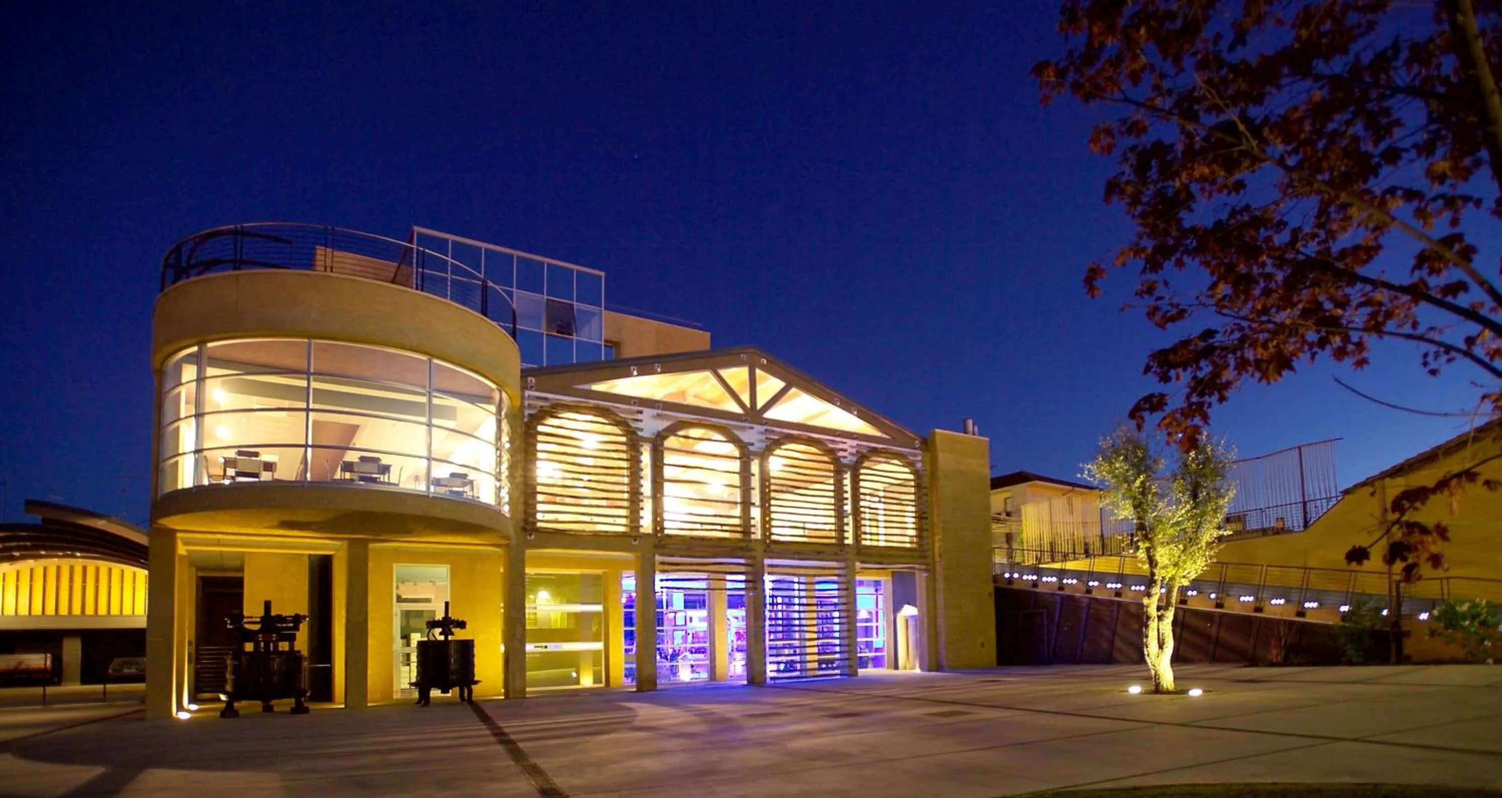 Property building in Albergo Cantine Ascheri