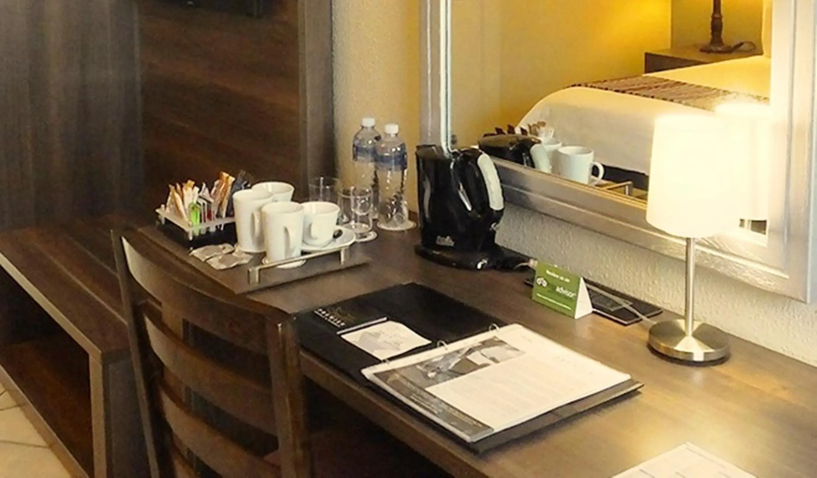 Coffee/tea facilities, Restaurant/Places to Eat in Premier Hotel The Richards