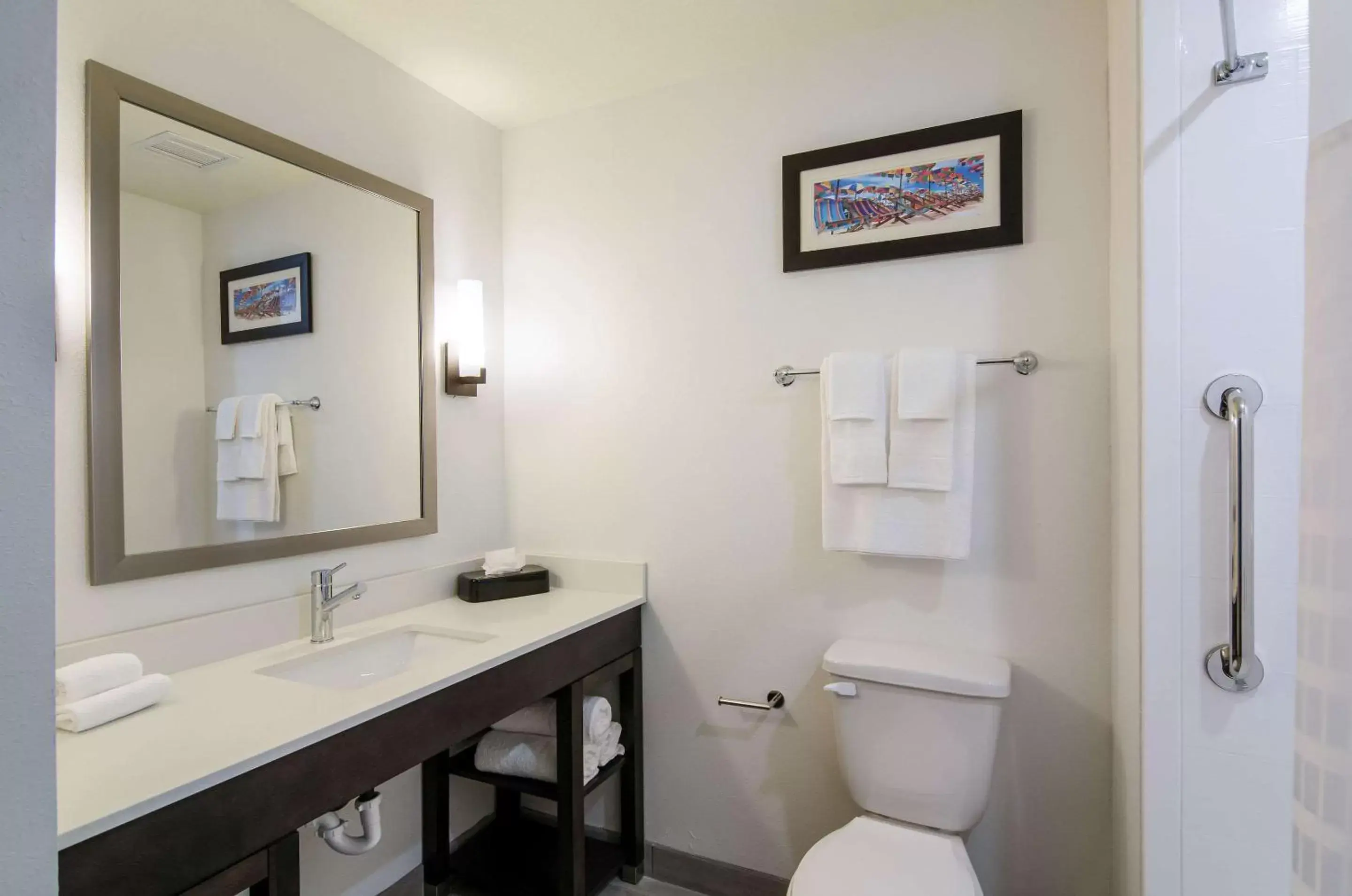 Standard King Room - Non-Smoking in Comfort Inn & Suites Gulf Shores East Beach near Gulf State Park Standard King Room - Non-Smoking in Comfort Inn & Suites Gulf Shores East Beach near Gulf State Park