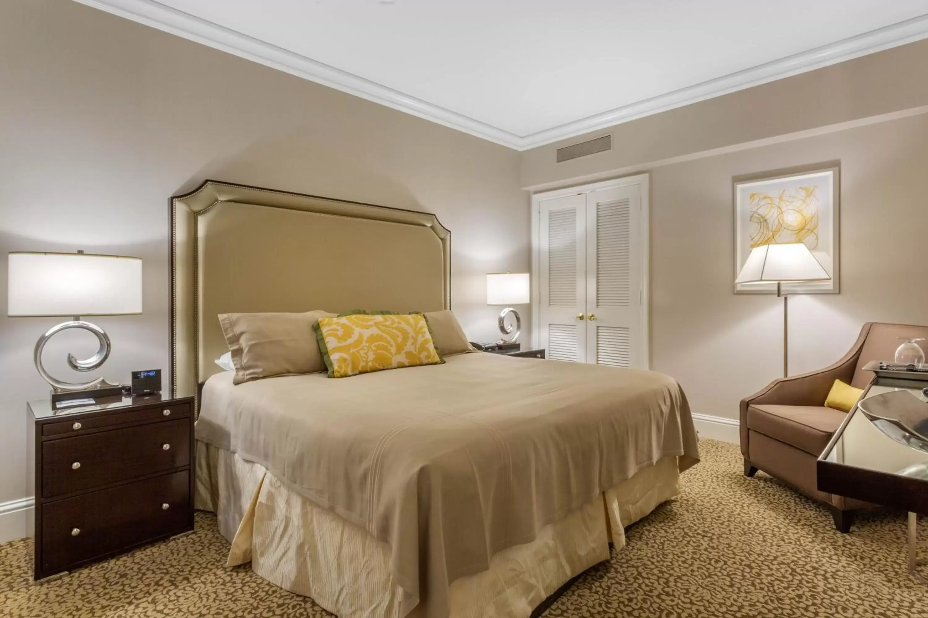 Executive King Room in Omni Berkshire Place Executive King Room in Omni Berkshire Place