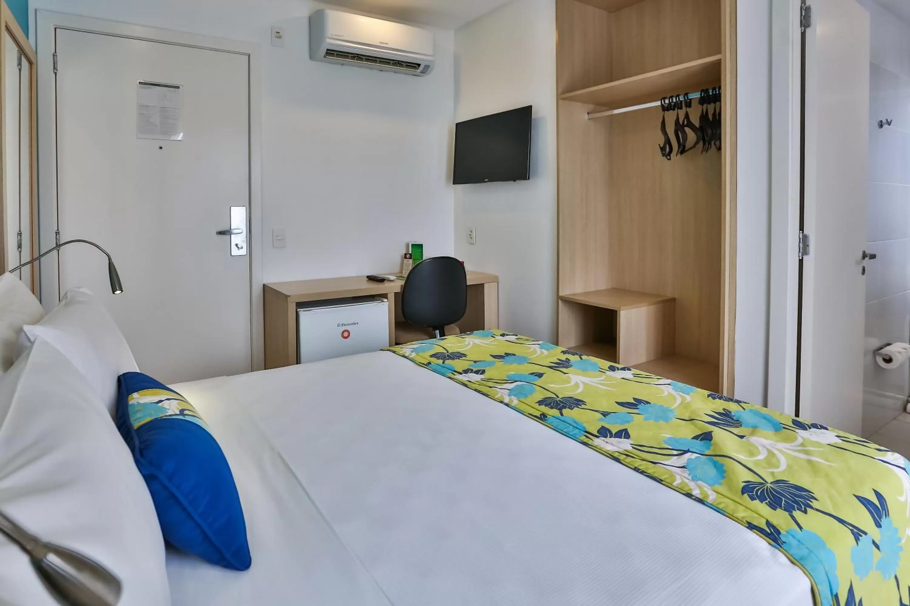 Photo of the whole room, Bed in Quality Hotel Manaus