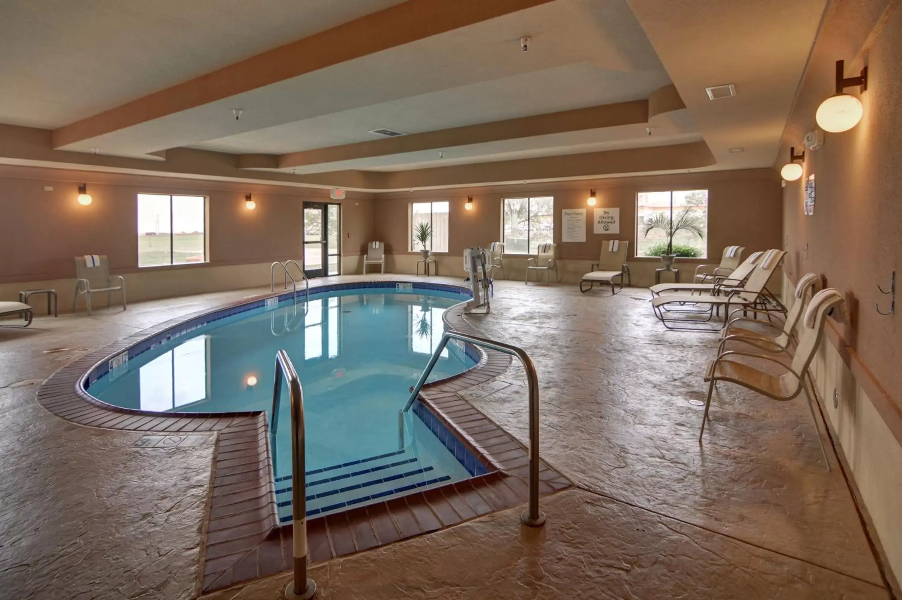 Swimming Pool in Holiday Inn Express Hotel and Suites Altus, an IHG Hotel