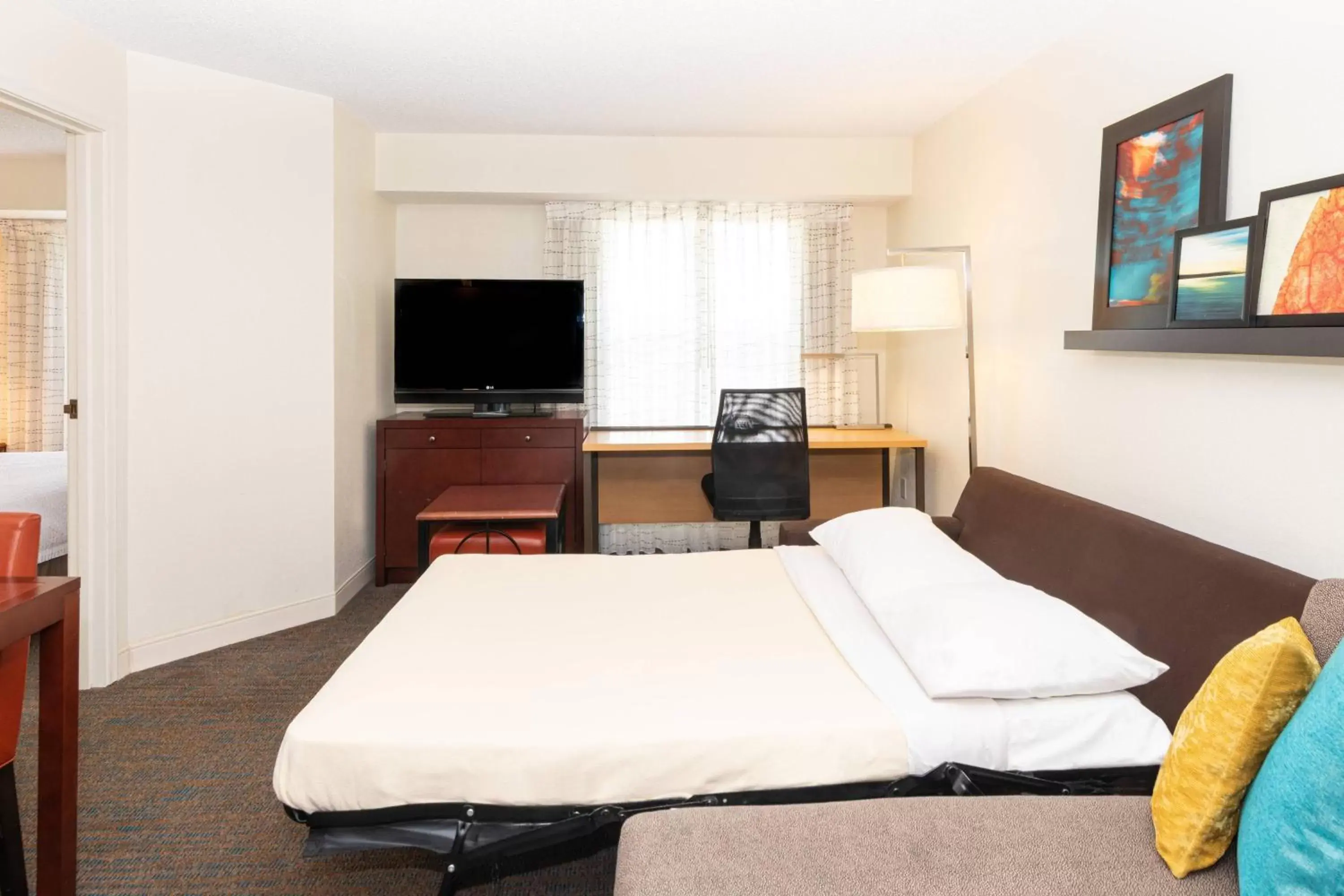 Bedroom, TV/Entertainment Center in Residence Inn by Marriott Evansville East