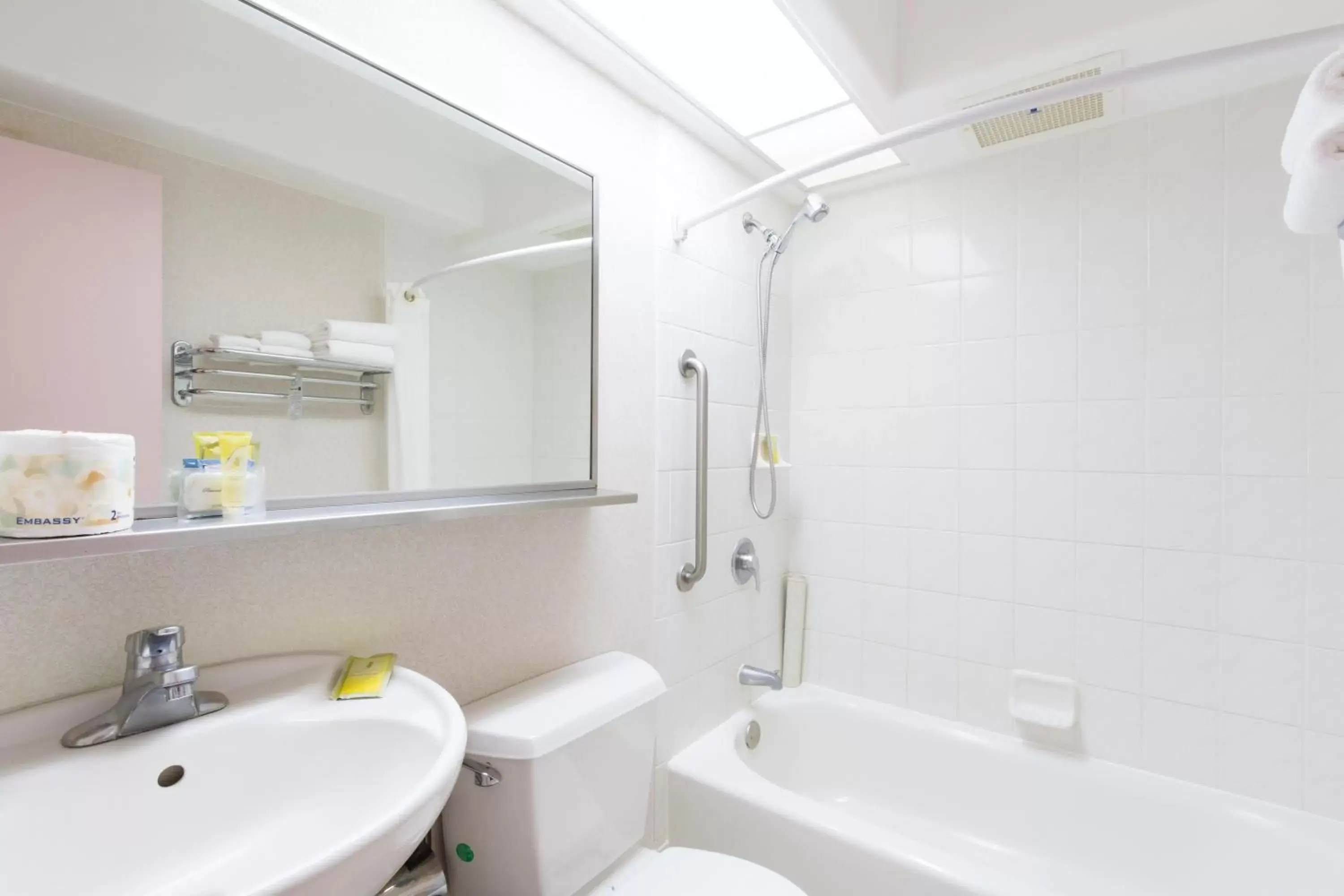 Bathroom in Ilima Hotel