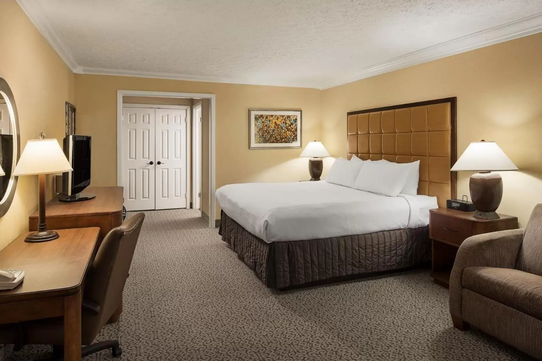 Photo of the whole room, Bed in Crowne Plaza Louisville Airport Expo Center, an IHG Hotel