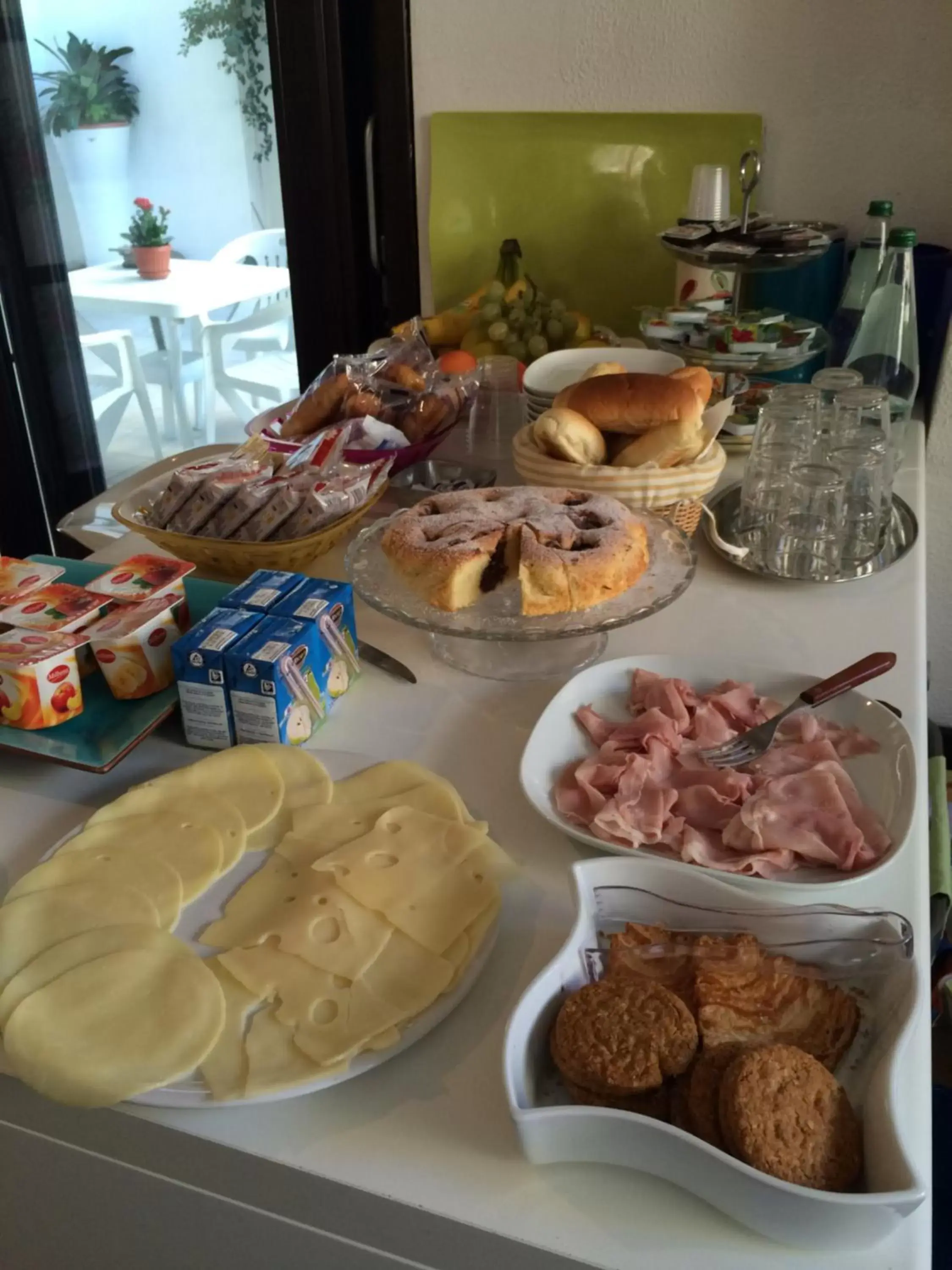 Buffet breakfast in Casa Canale