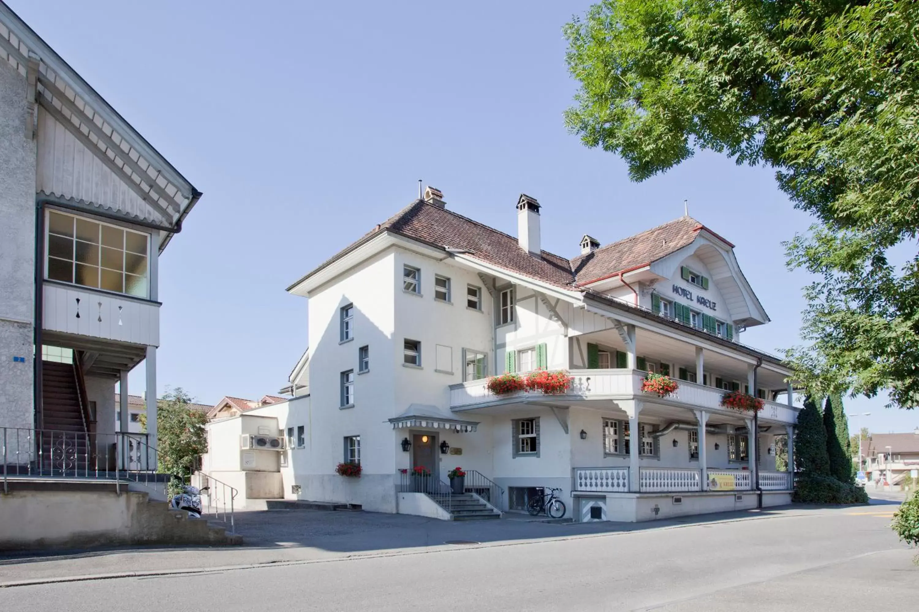 Facade/entrance, Property Building in Hotel Gasthof Kreuz