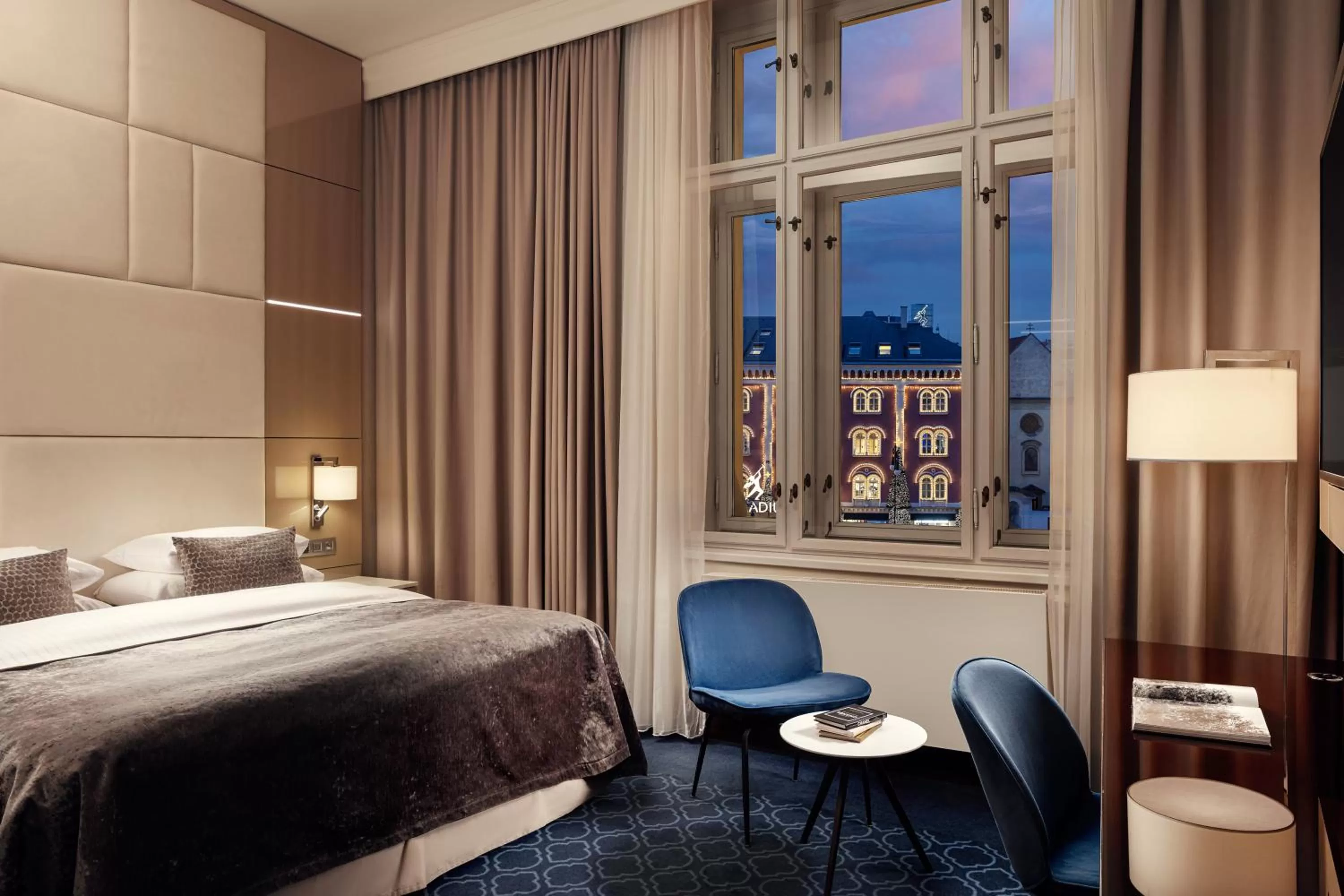 City view, Bed in Hotel KINGS COURT