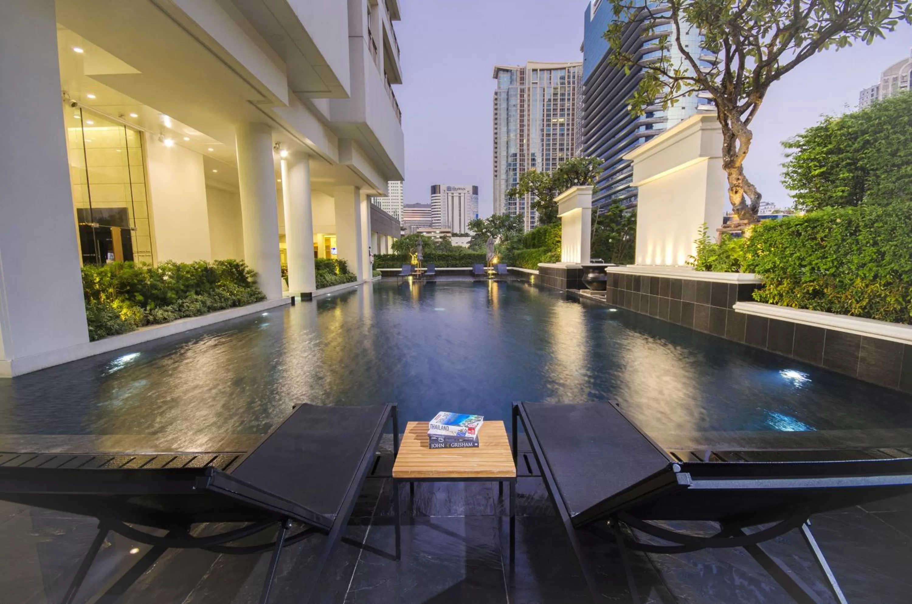 Swimming pool in Grande Centre Point Ploenchit