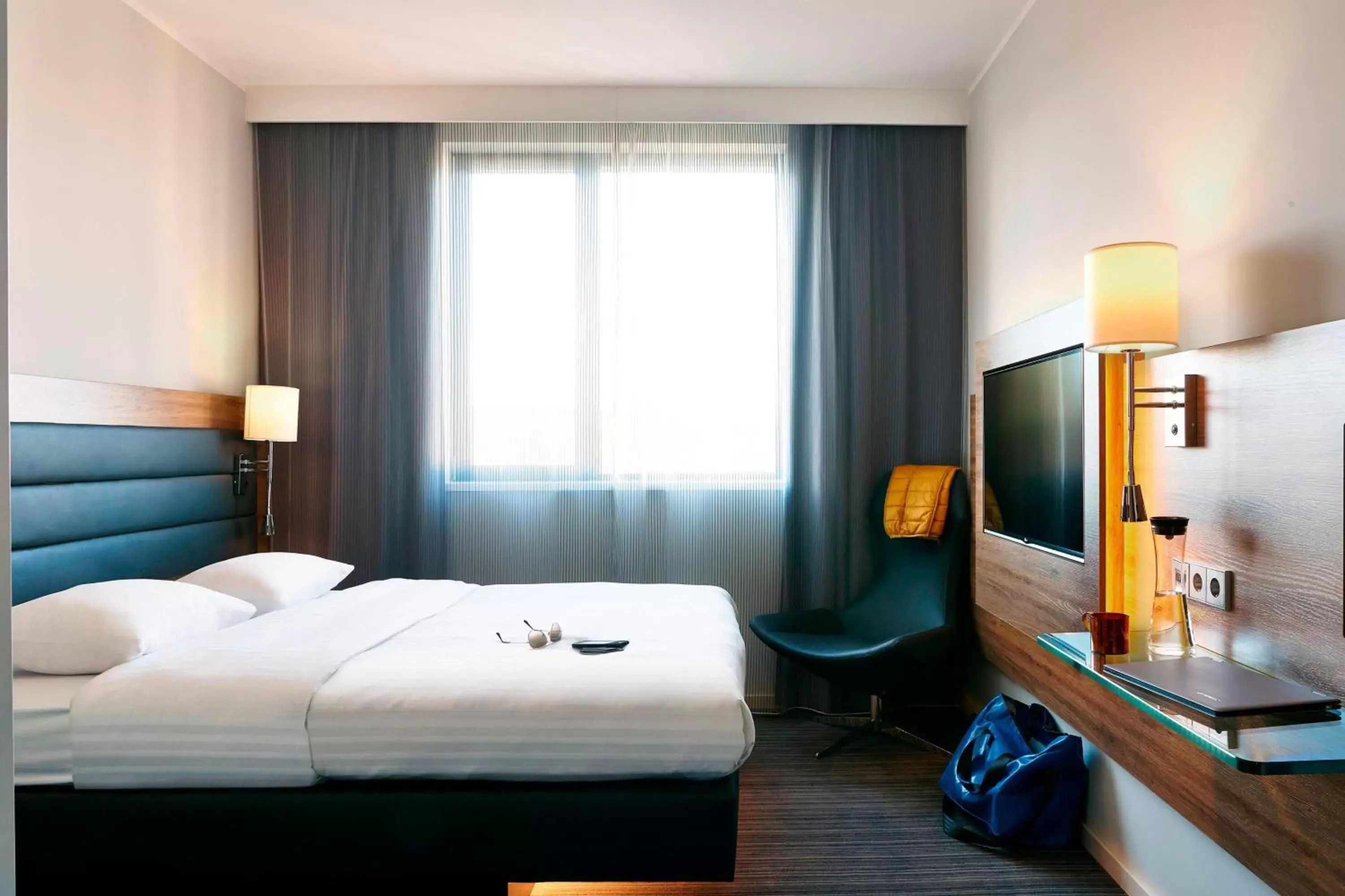 Photo of the whole room, Bed in Moxy London Heathrow Airport