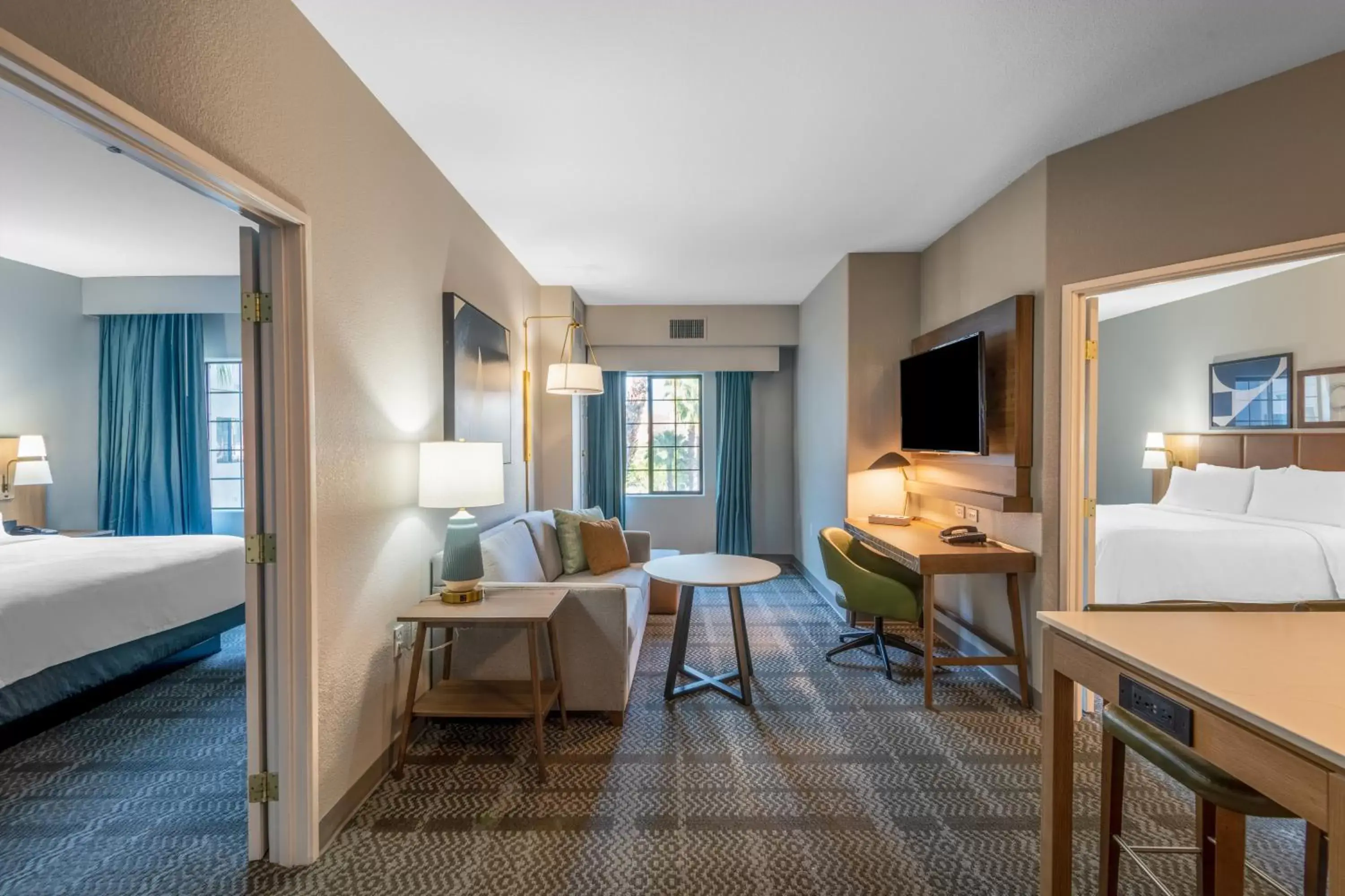 Photo of the whole room, Seating Area in Staybridge Suites Phoenix-Glendale