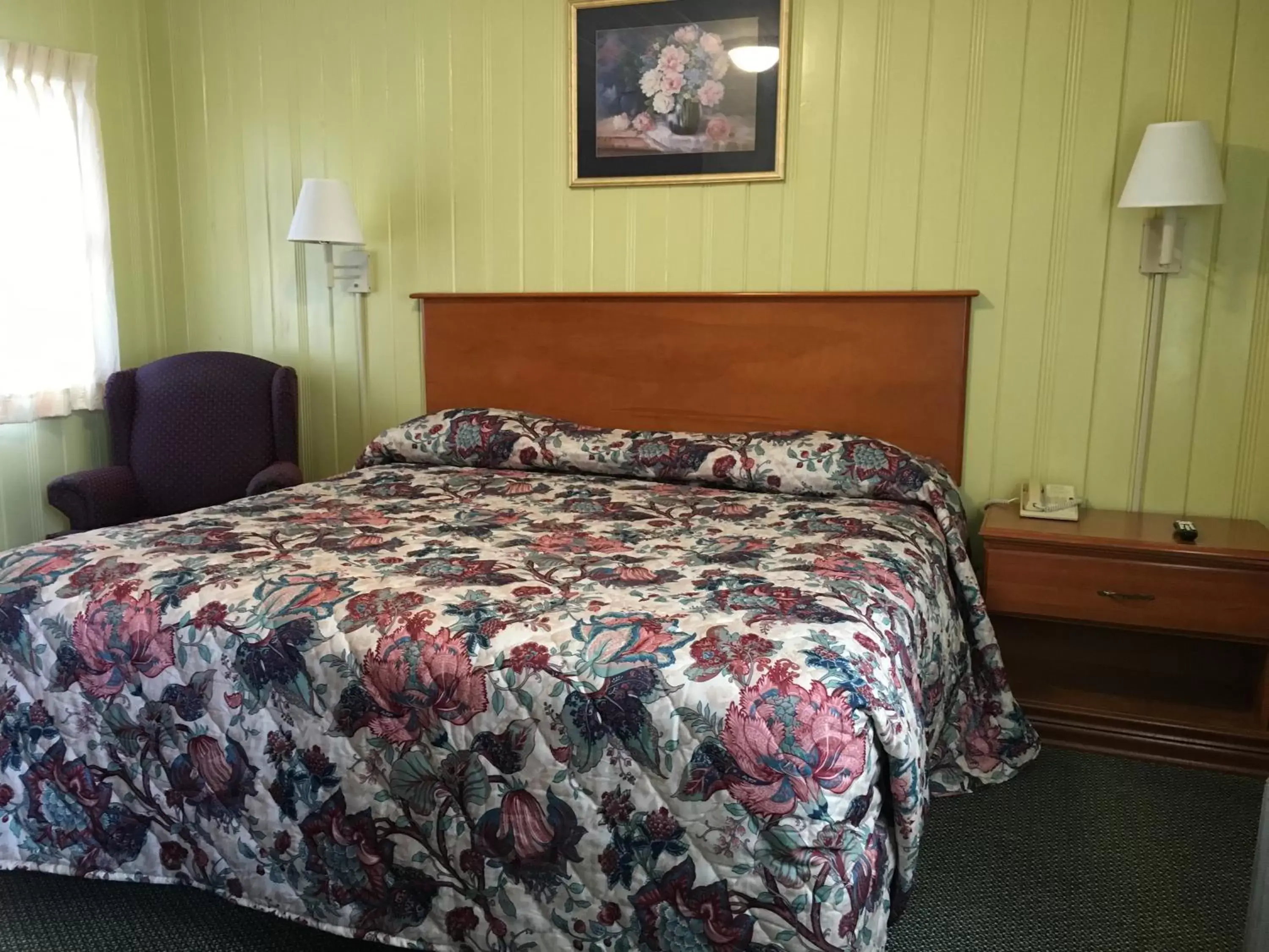 Bed in Pine Ridge Motel