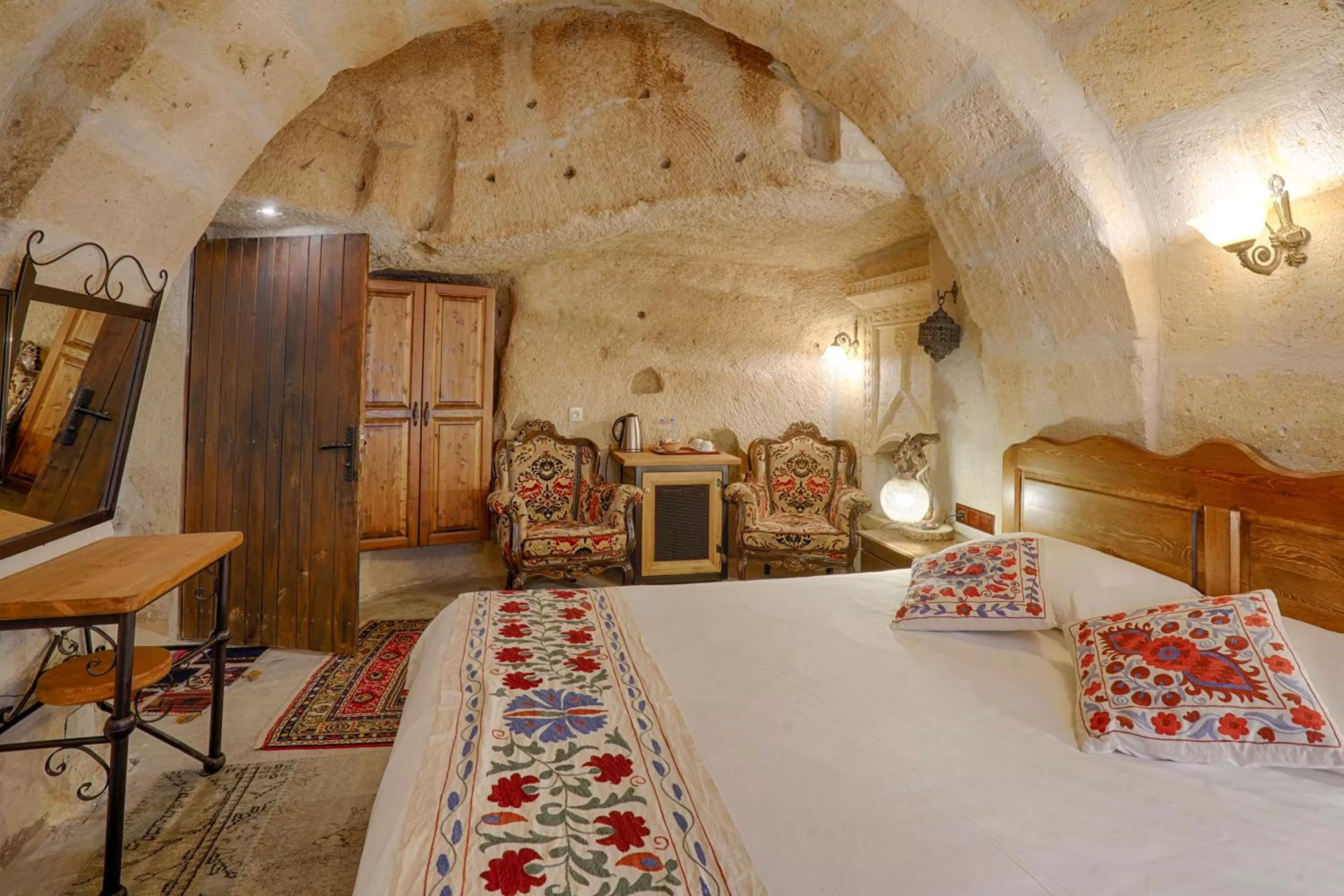 Bed in Tulip Cave Suites