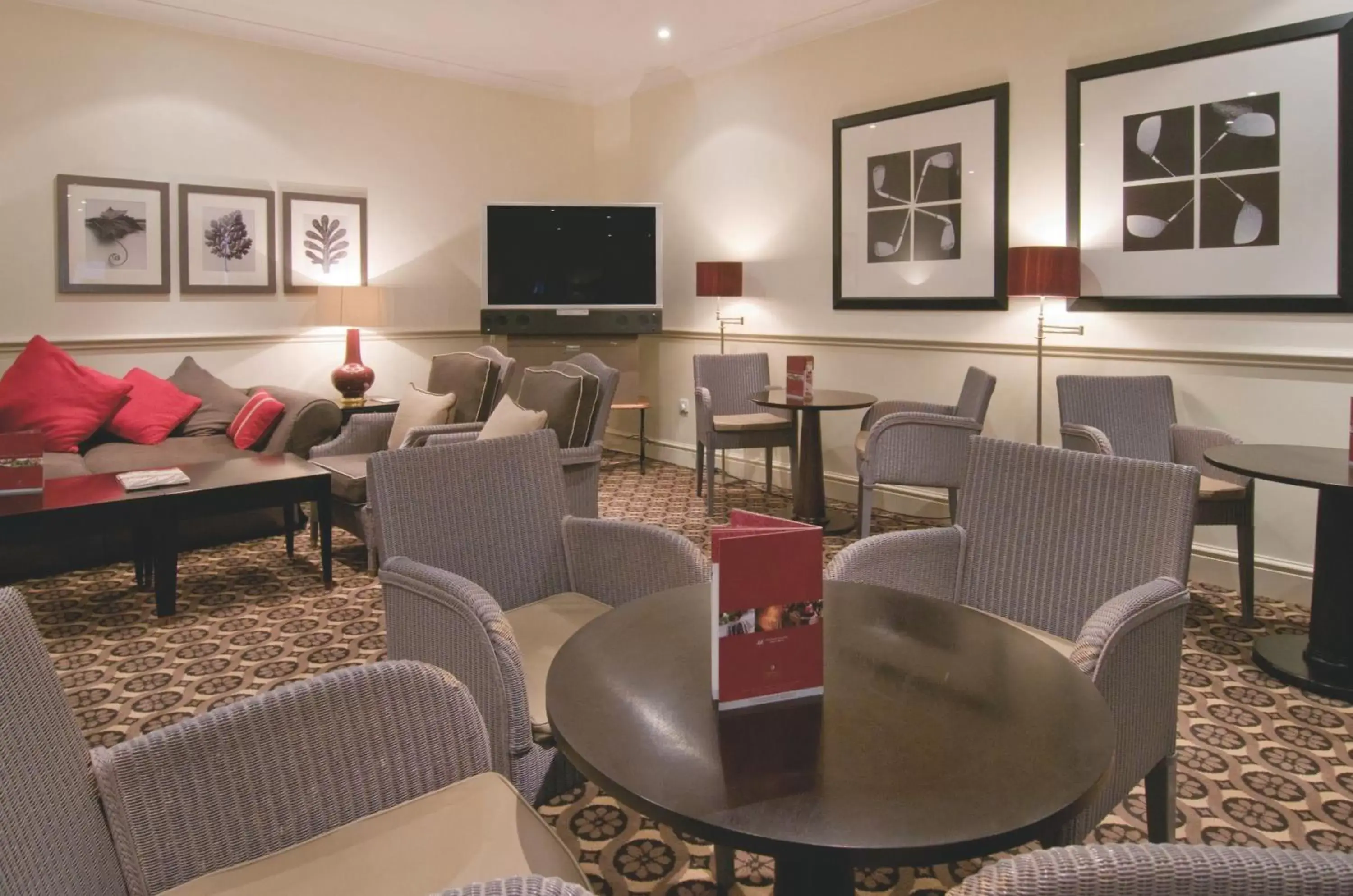 TV and multimedia in Macdonald Botley Park Hotel & Spa
