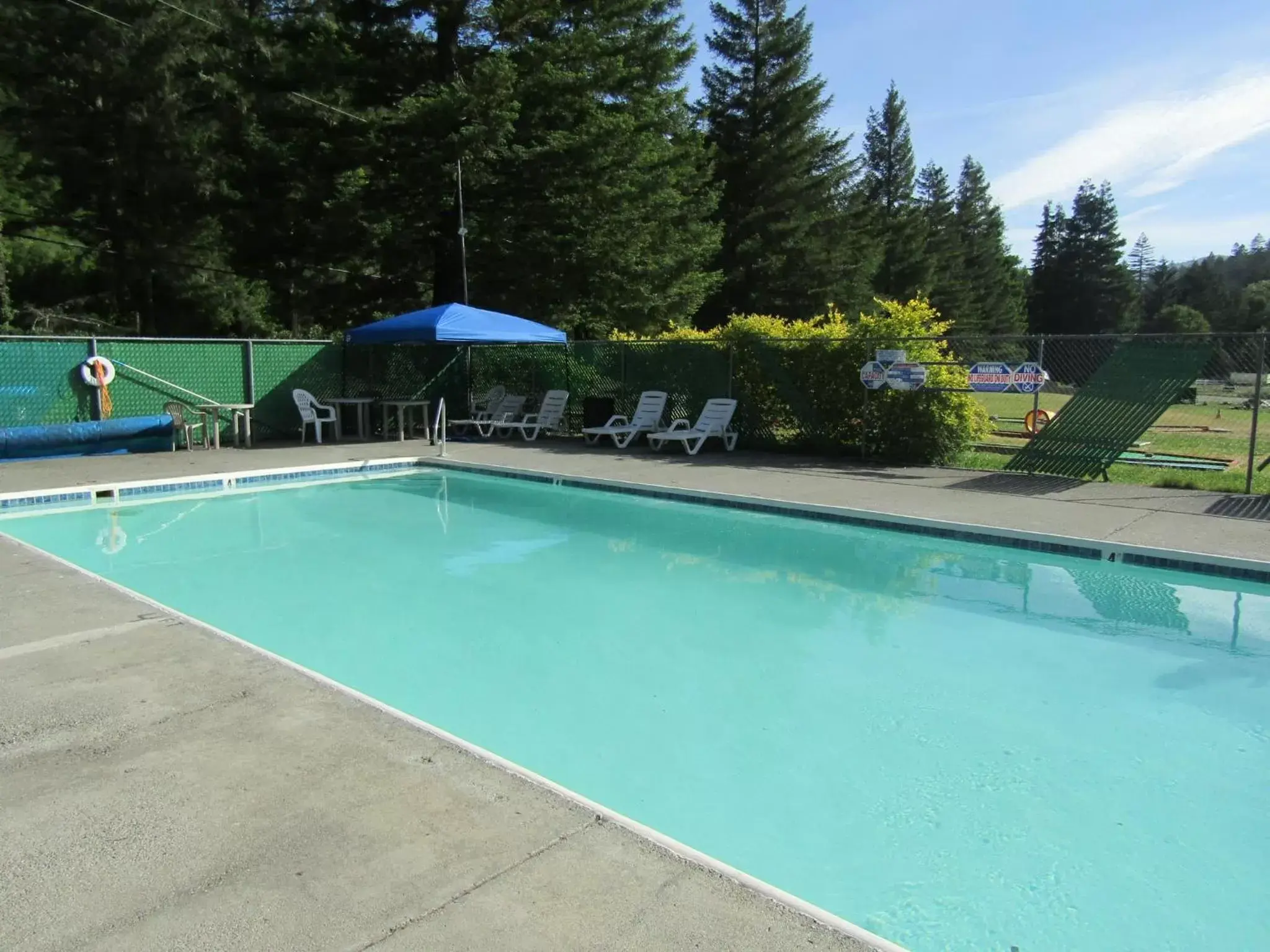 Swimming Pool in Dean Creek Resort