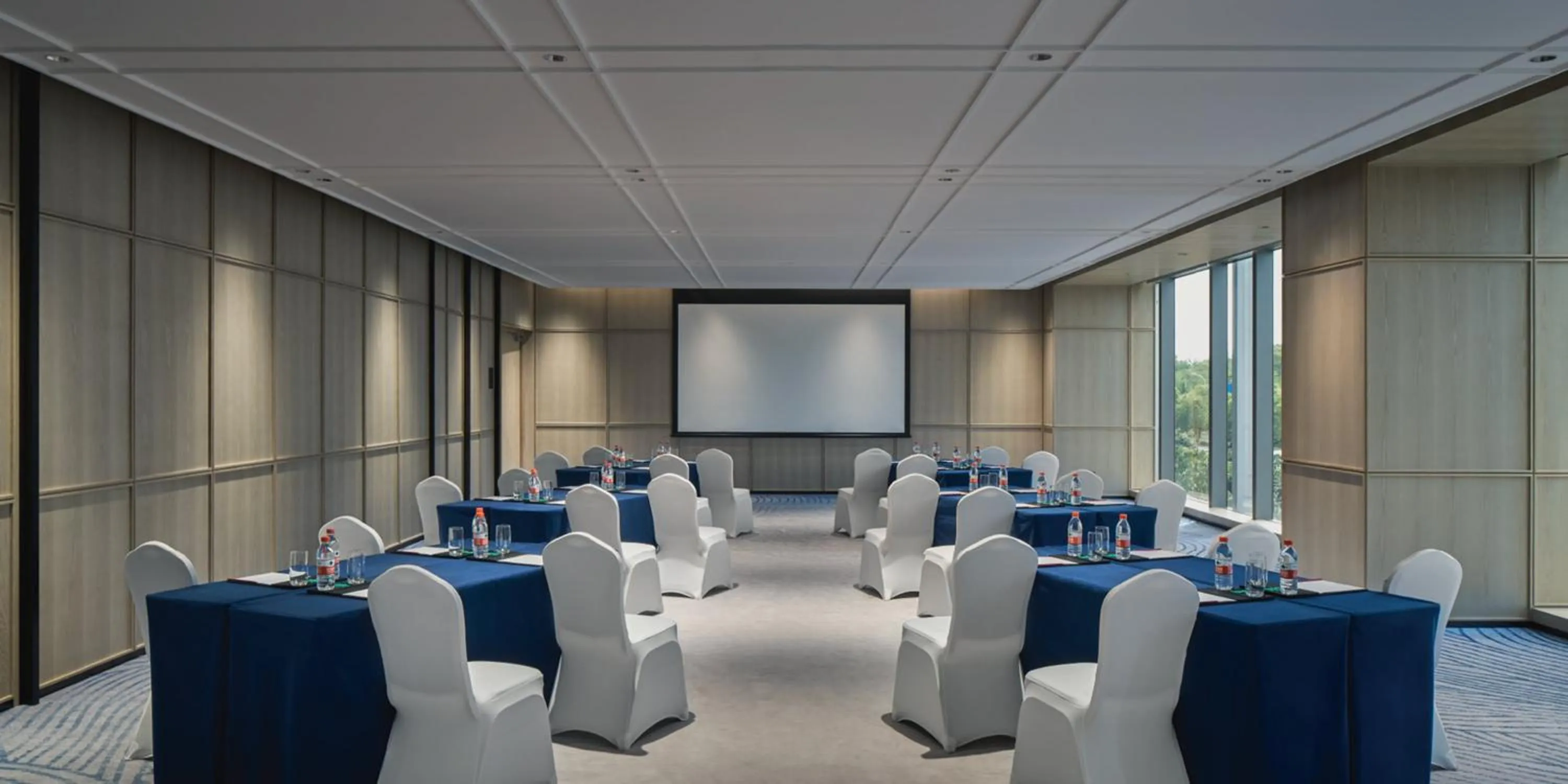 Meeting/conference room in Crowne Plaza Hangzhou Riverside by IHG