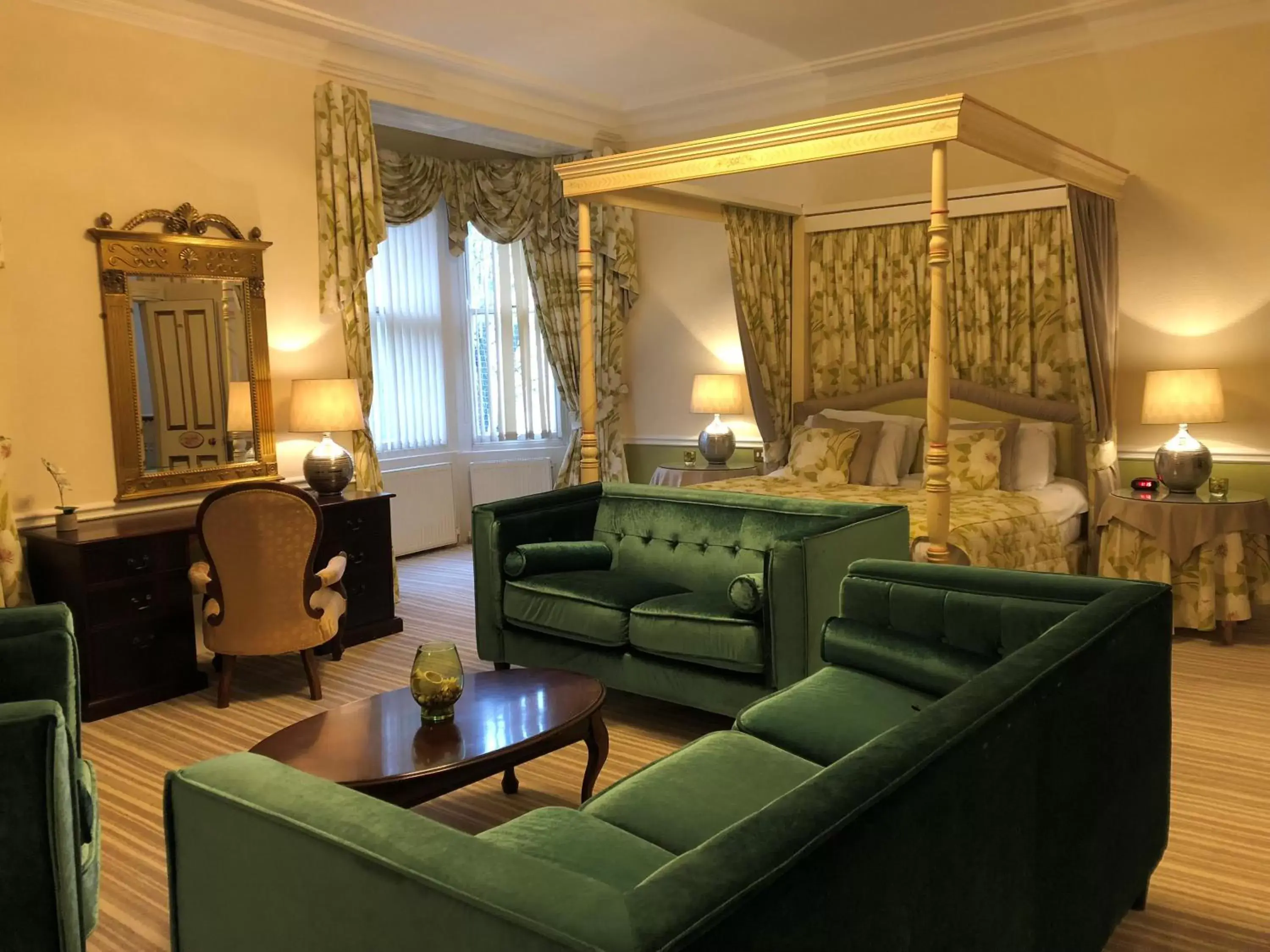 Bed, Seating Area in Royal Hotel