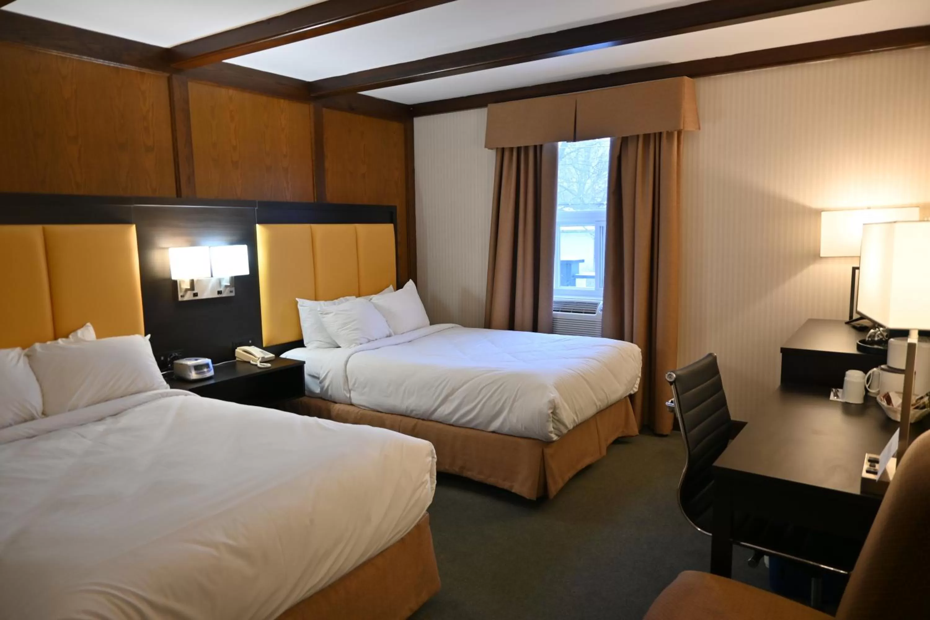 Bed in The Gananoque Inn