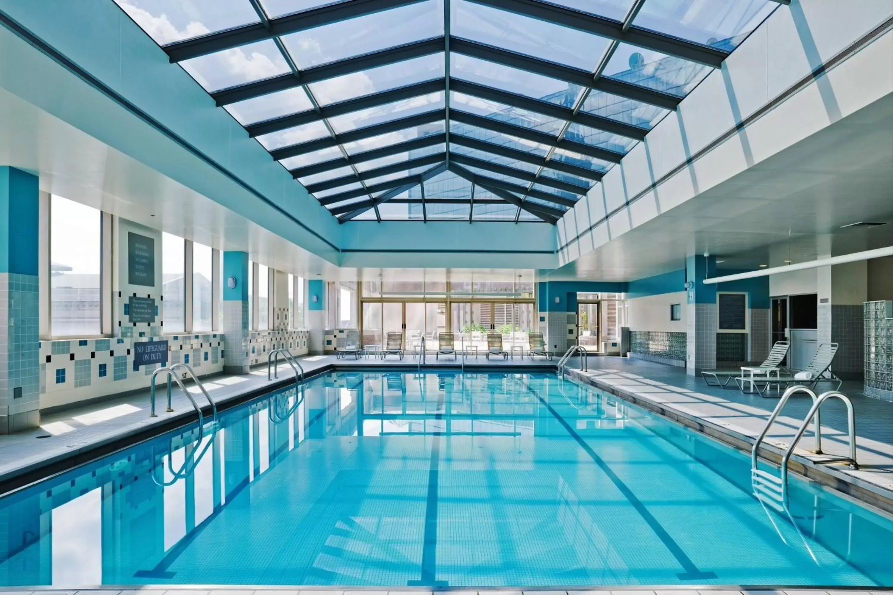 Swimming Pool in Sheraton Springfield Monarch Place Hotel