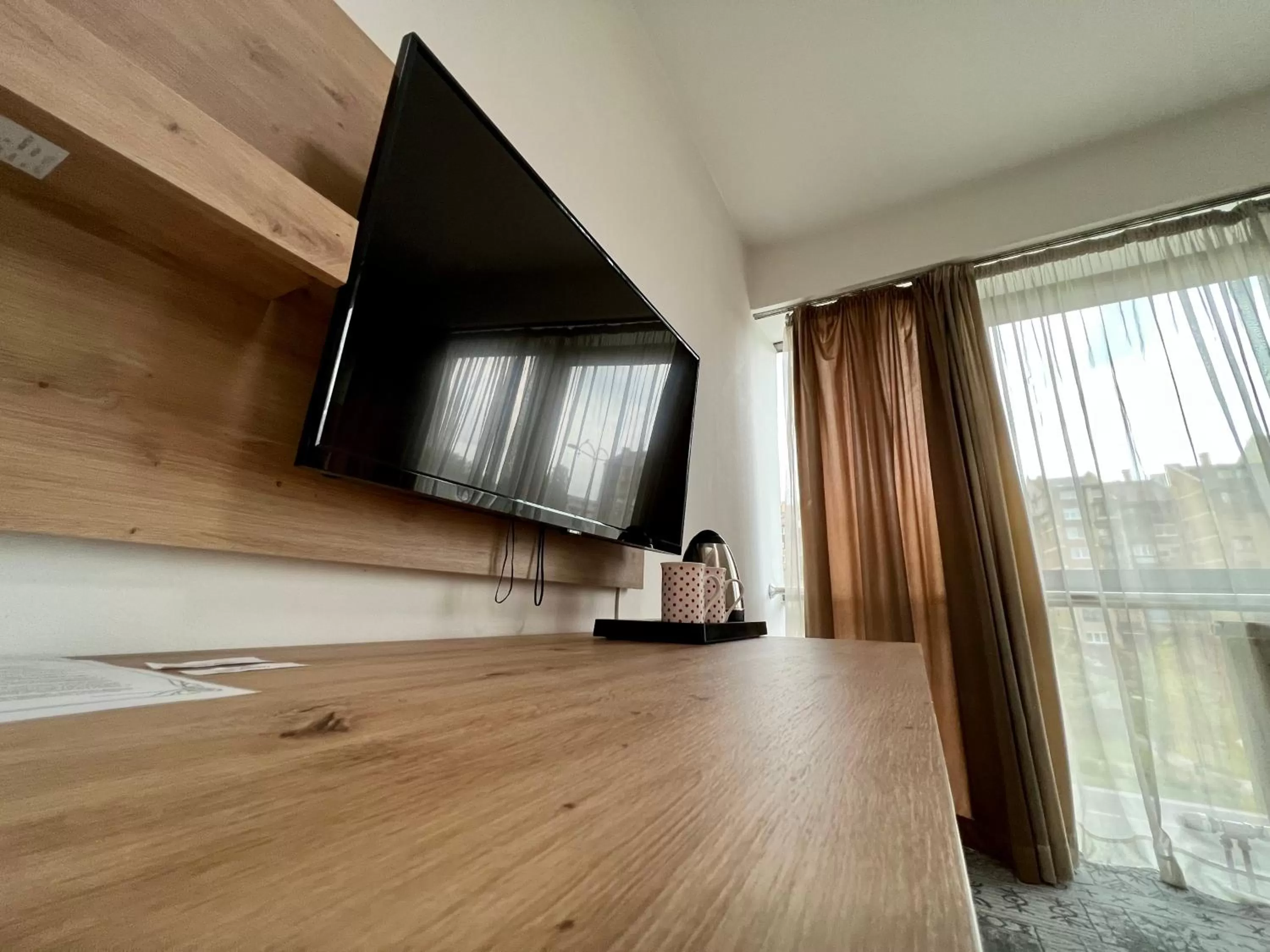 Communal lounge/ TV room in Hotel Brkić Sarajevo Airport - Free Parking