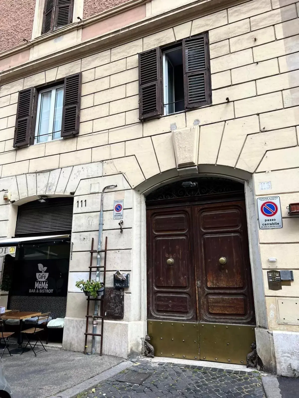 Property building in Relais Roma Vaticano - METRO station Ottaviano