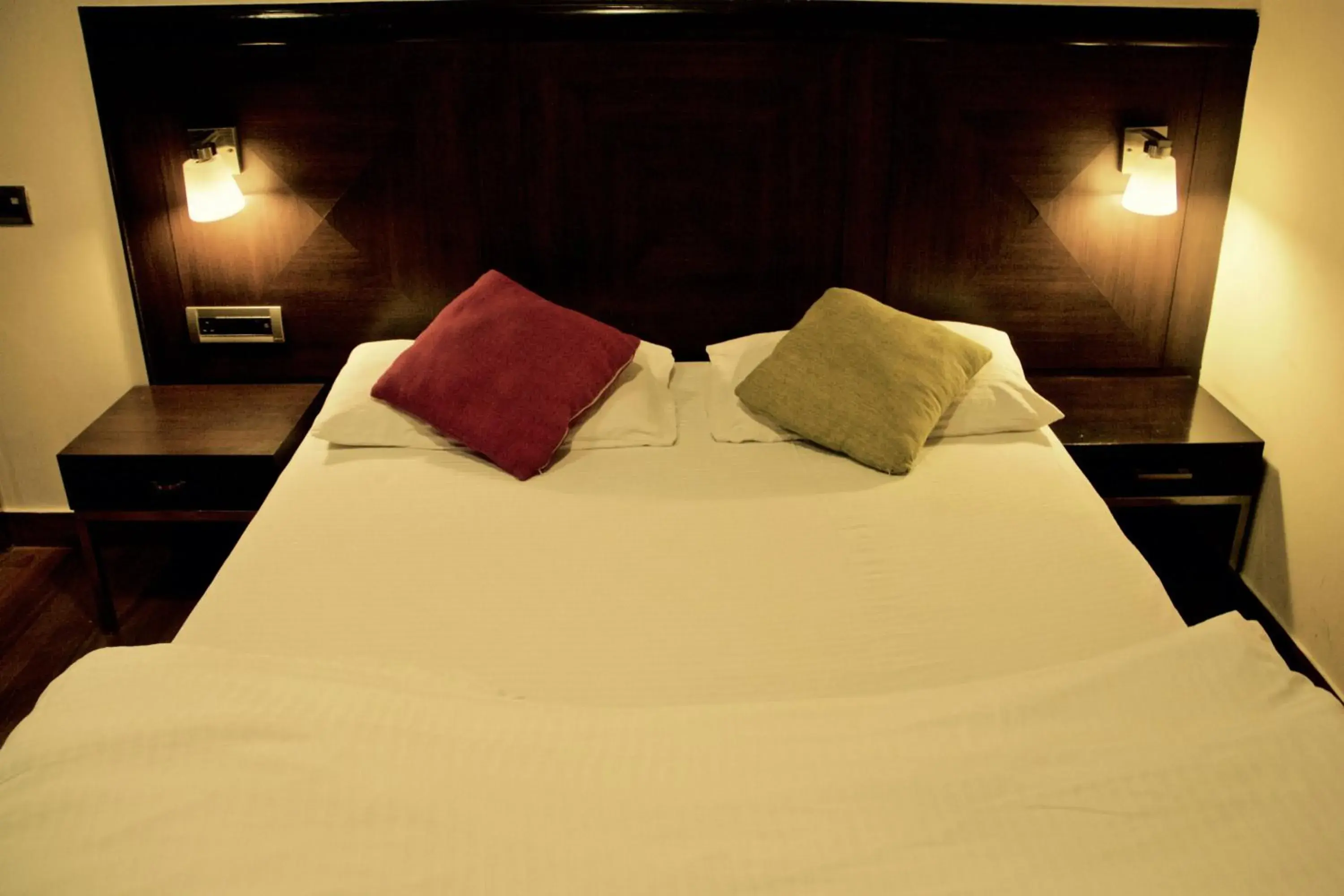 Bed in goSTOPS Delhi - Rooms & Dorms