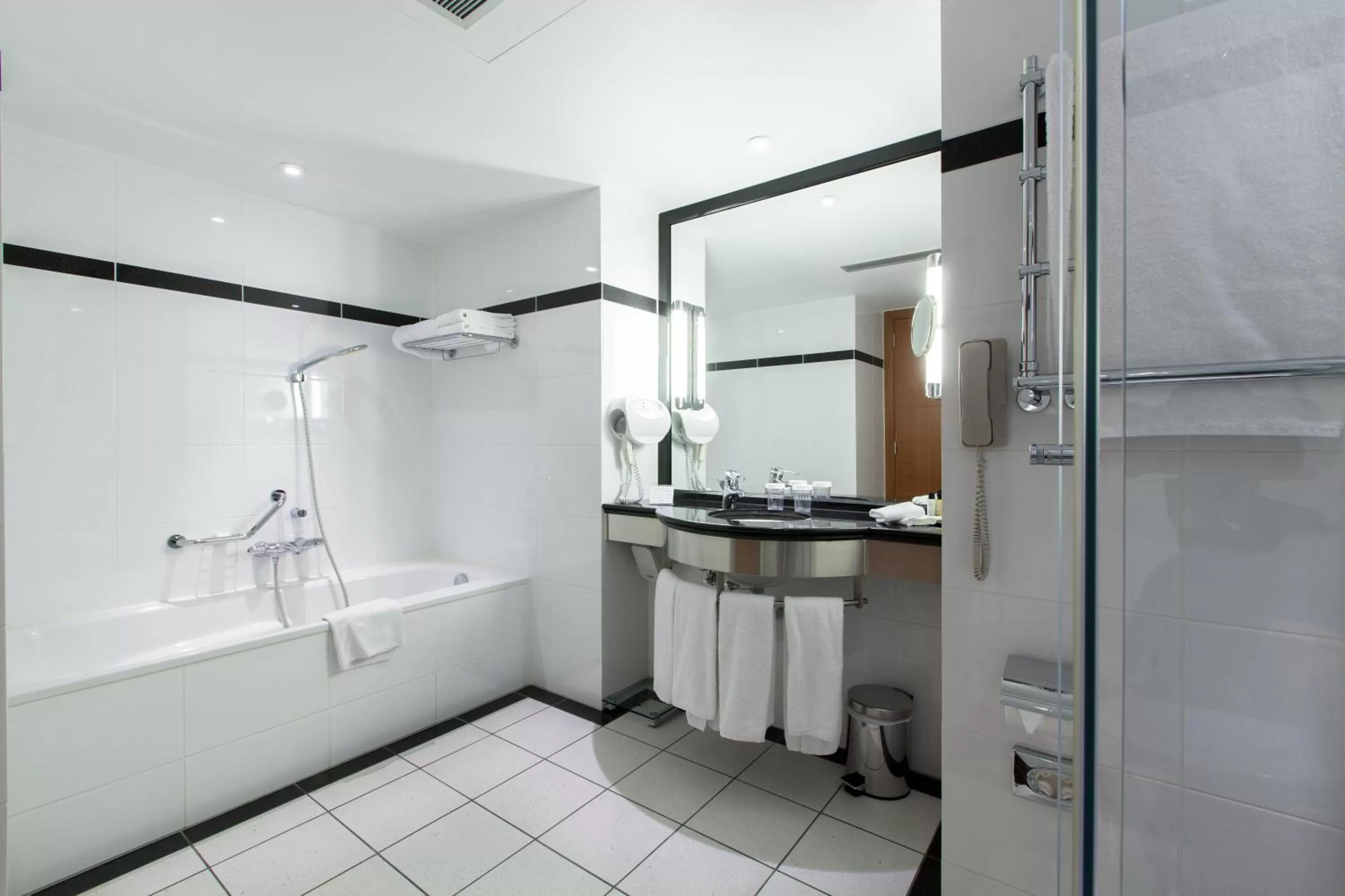 Bathroom in Crowne Plaza Brussels Airport by IHG