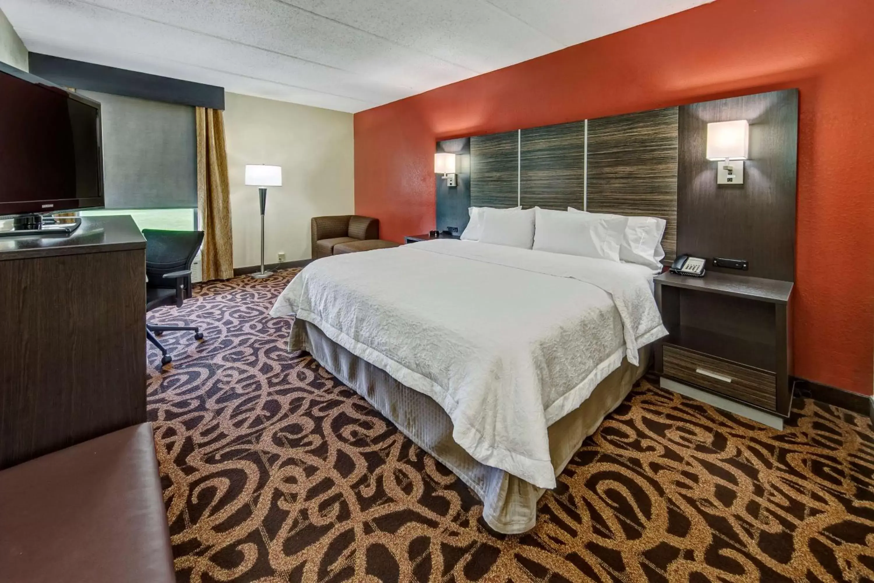 Bedroom, Bed in Hampton Inn Houston Baytown