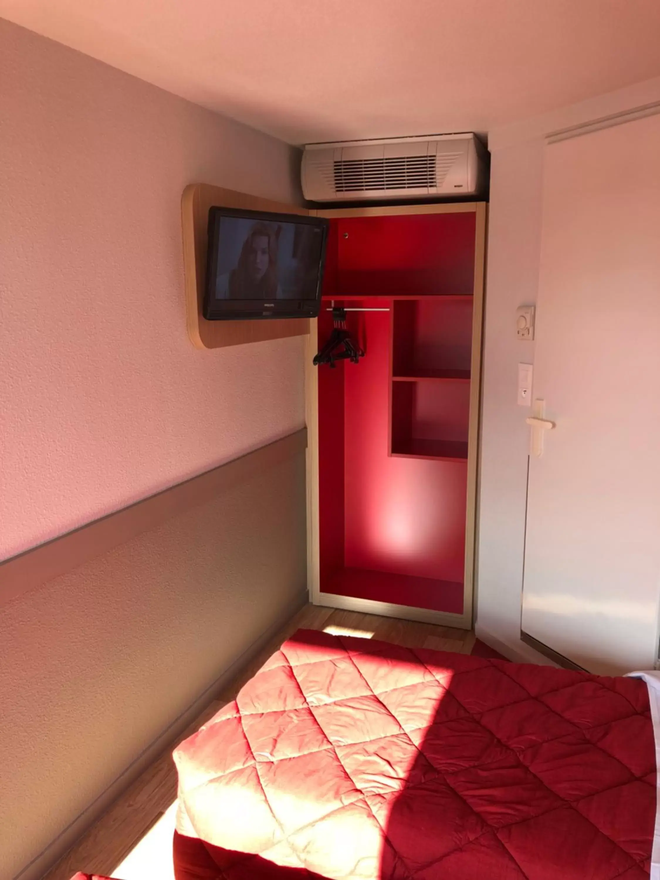 Photo of the whole room, TV/Entertainment Center in Premiere Classe Perpignan Sud