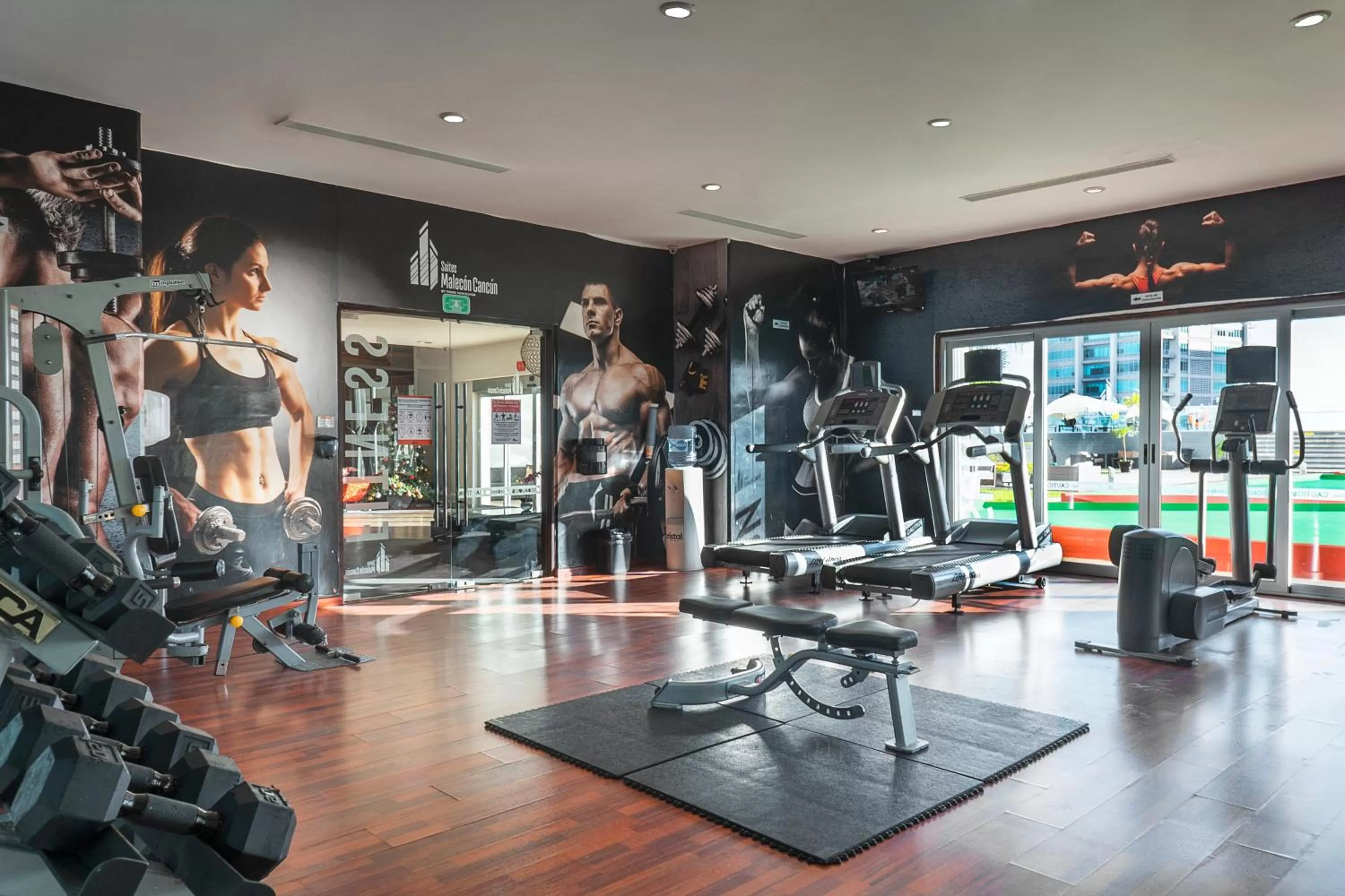 Fitness centre/facilities in Suites Malecon Cancun