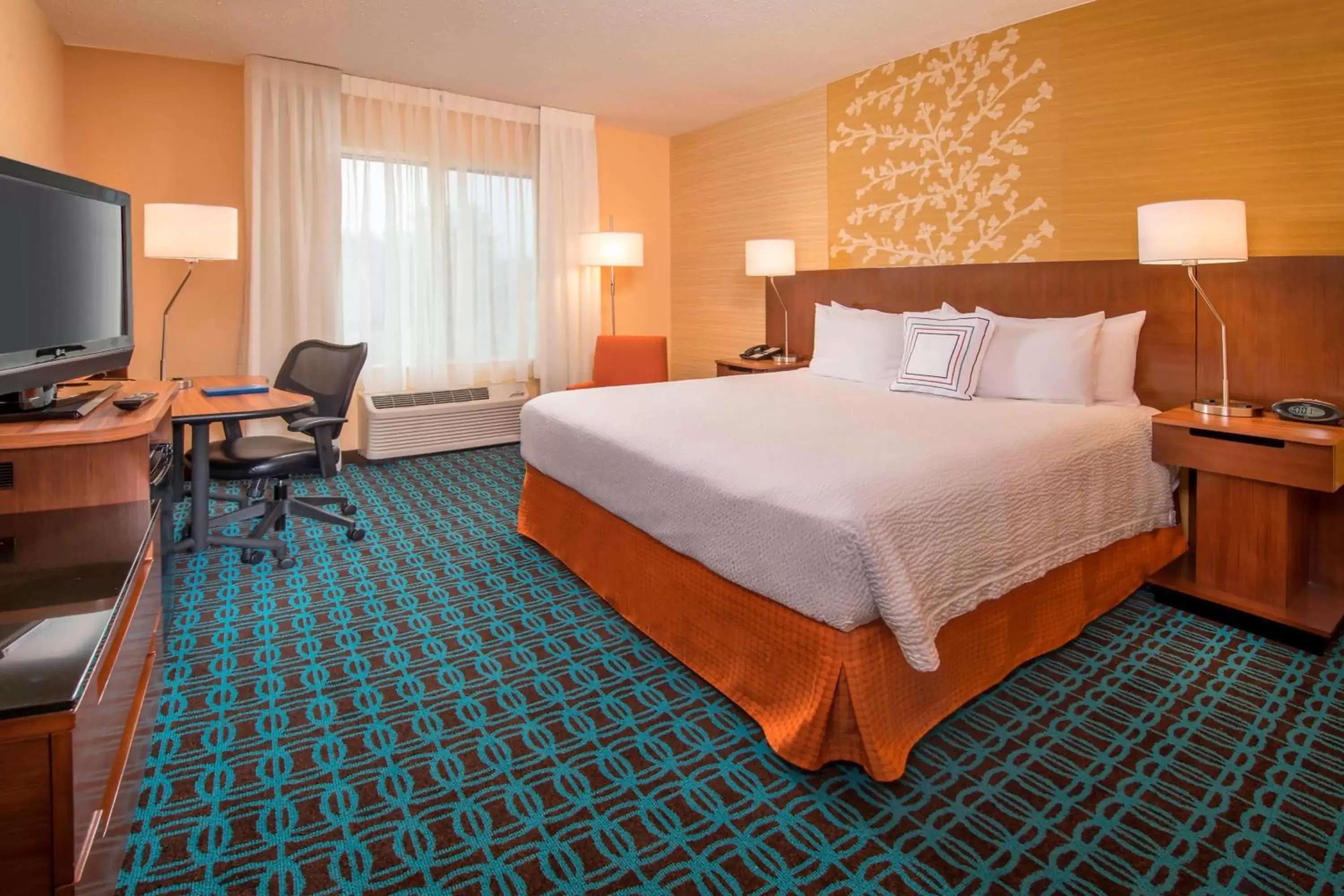 Photo of the whole room, Bed in Fairfield Inn & Suites by Marriott Frederick