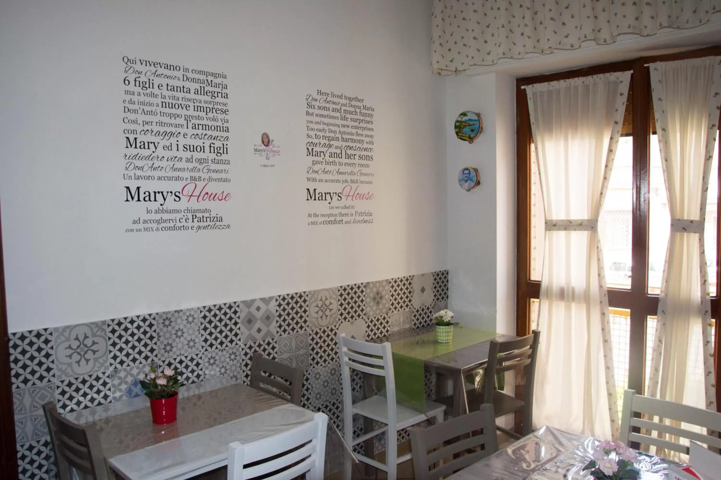 Coffee/tea facilities, Restaurant/Places to Eat in Mary's house
