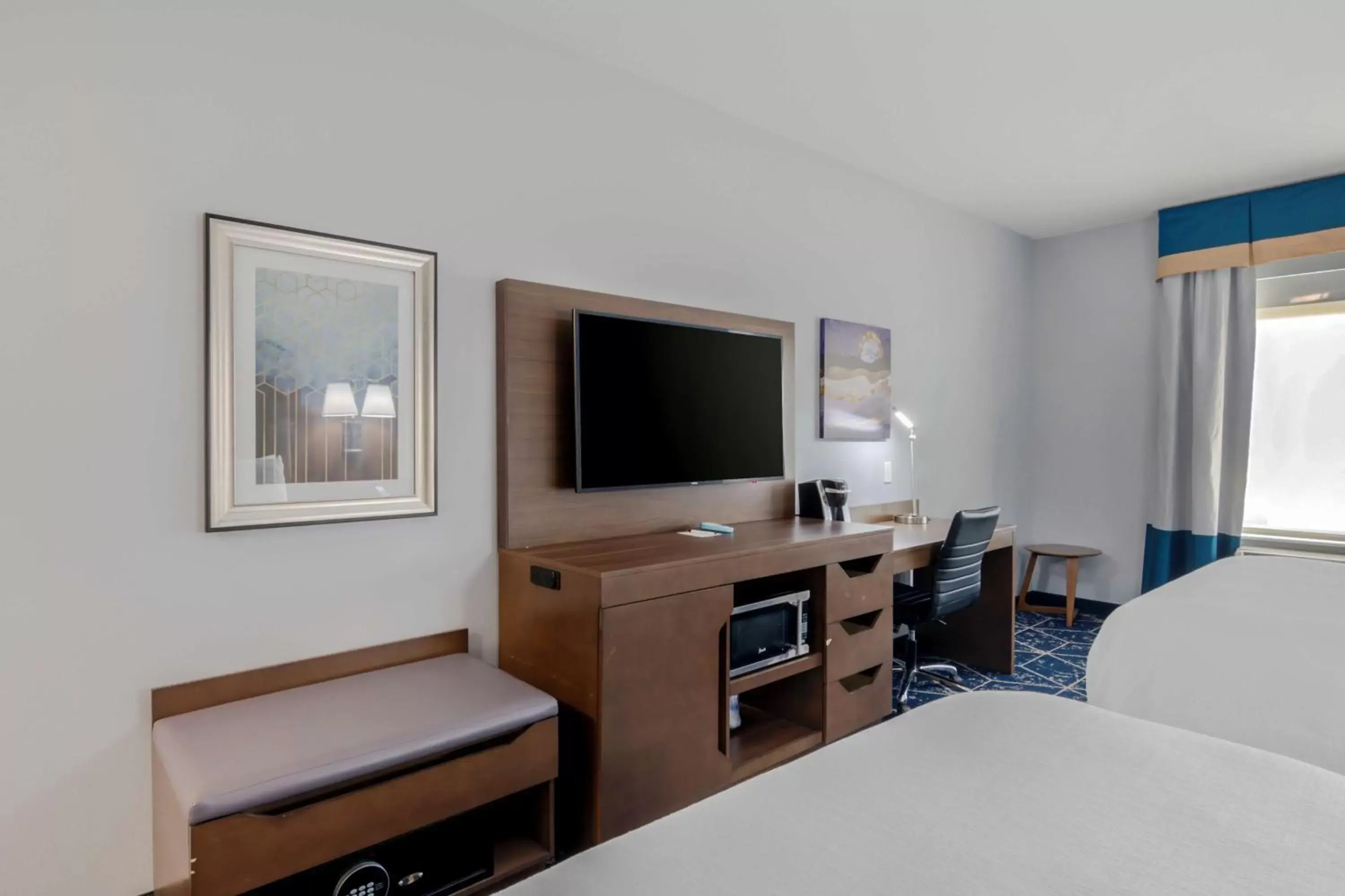 TV and multimedia, TV/Entertainment Center in Best Western Plus St. Louis Airport Hotel