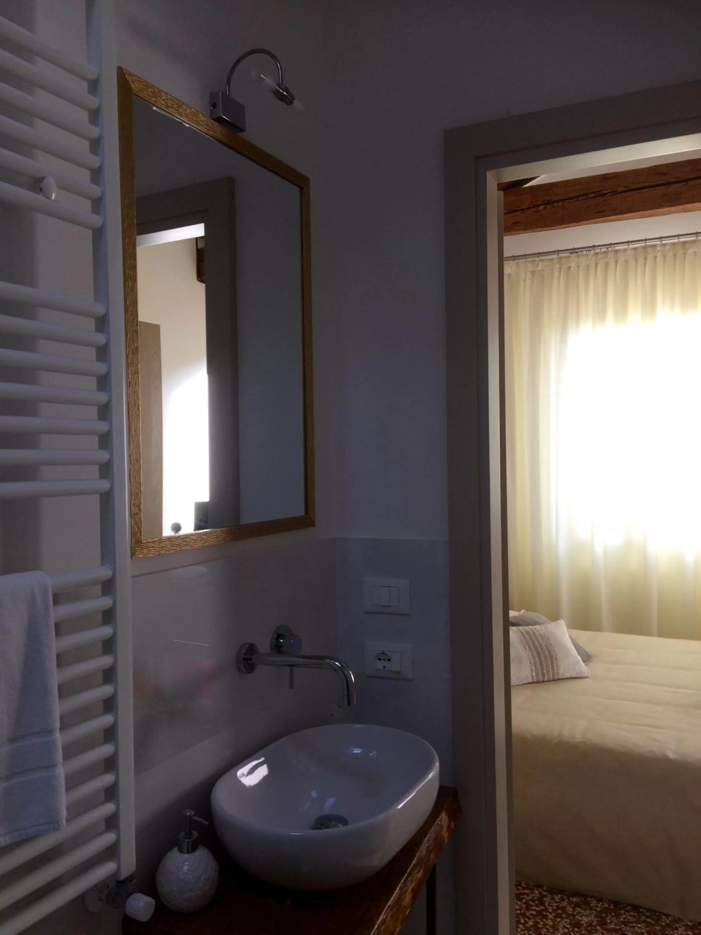 Bathroom, Bed in B&B Al Pozzo di Luce
