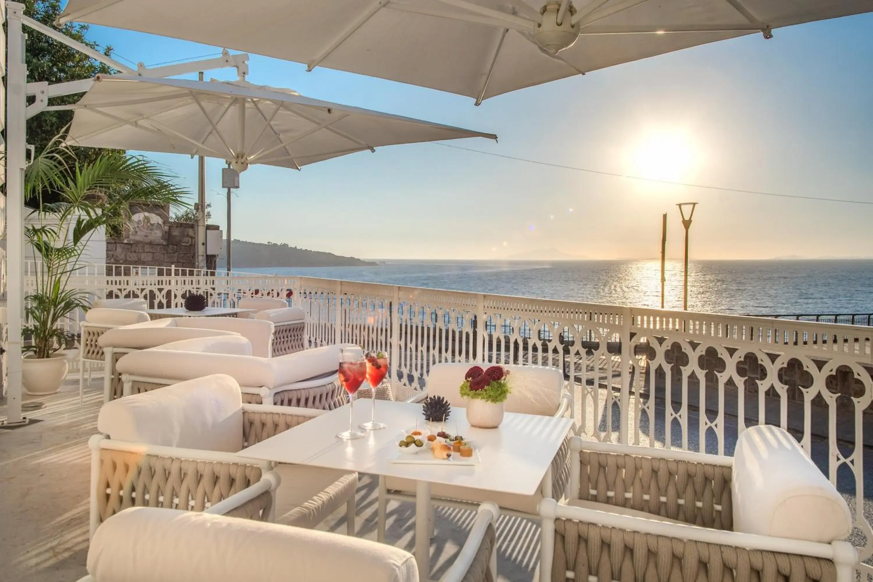 Balcony/Terrace, Restaurant/Places to Eat in Hotel Mediterraneo