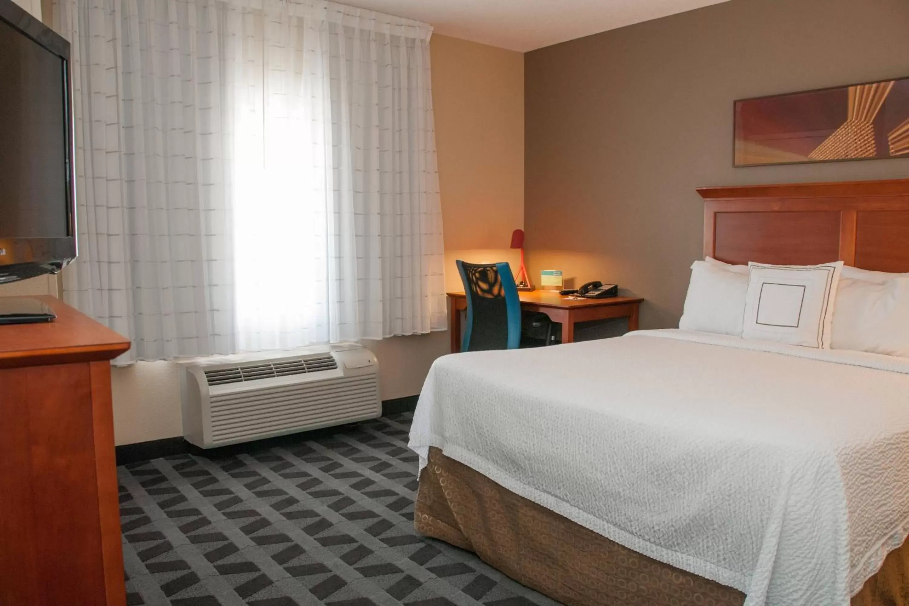 Photo of the whole room, Bed in TownePlace Suites by Marriott Colorado Springs South