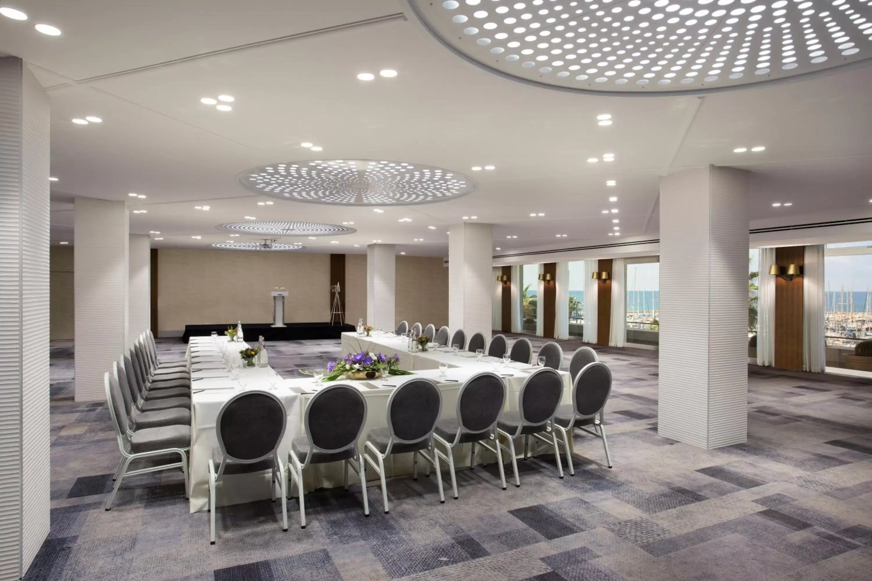 Banquet/Function facilities, Business Area/Conference Room in Carlton Tel Aviv Hotel – Luxury on the Beach