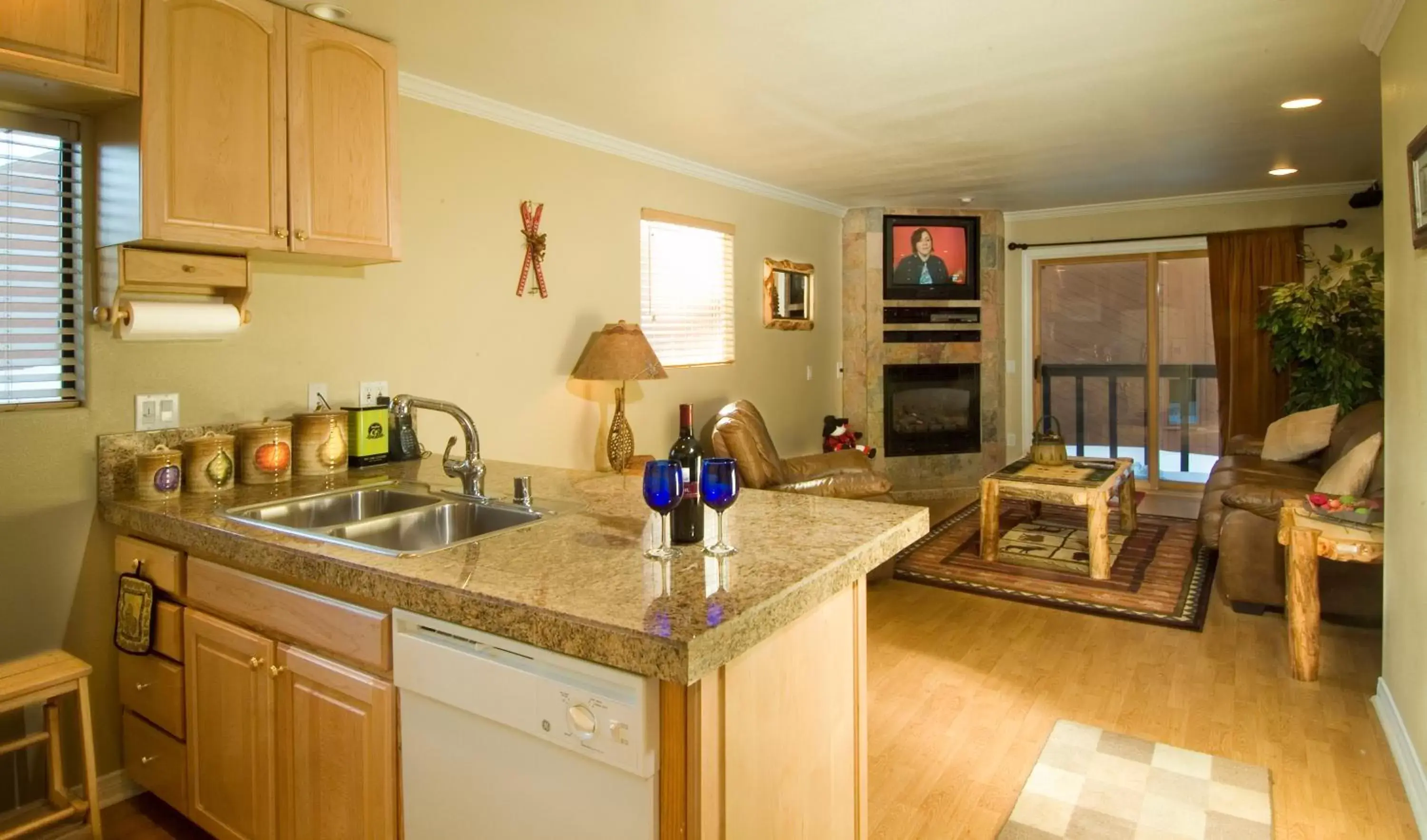 Kitchen or kitchenette, Kitchen/Kitchenette in Austria Hof Lodge