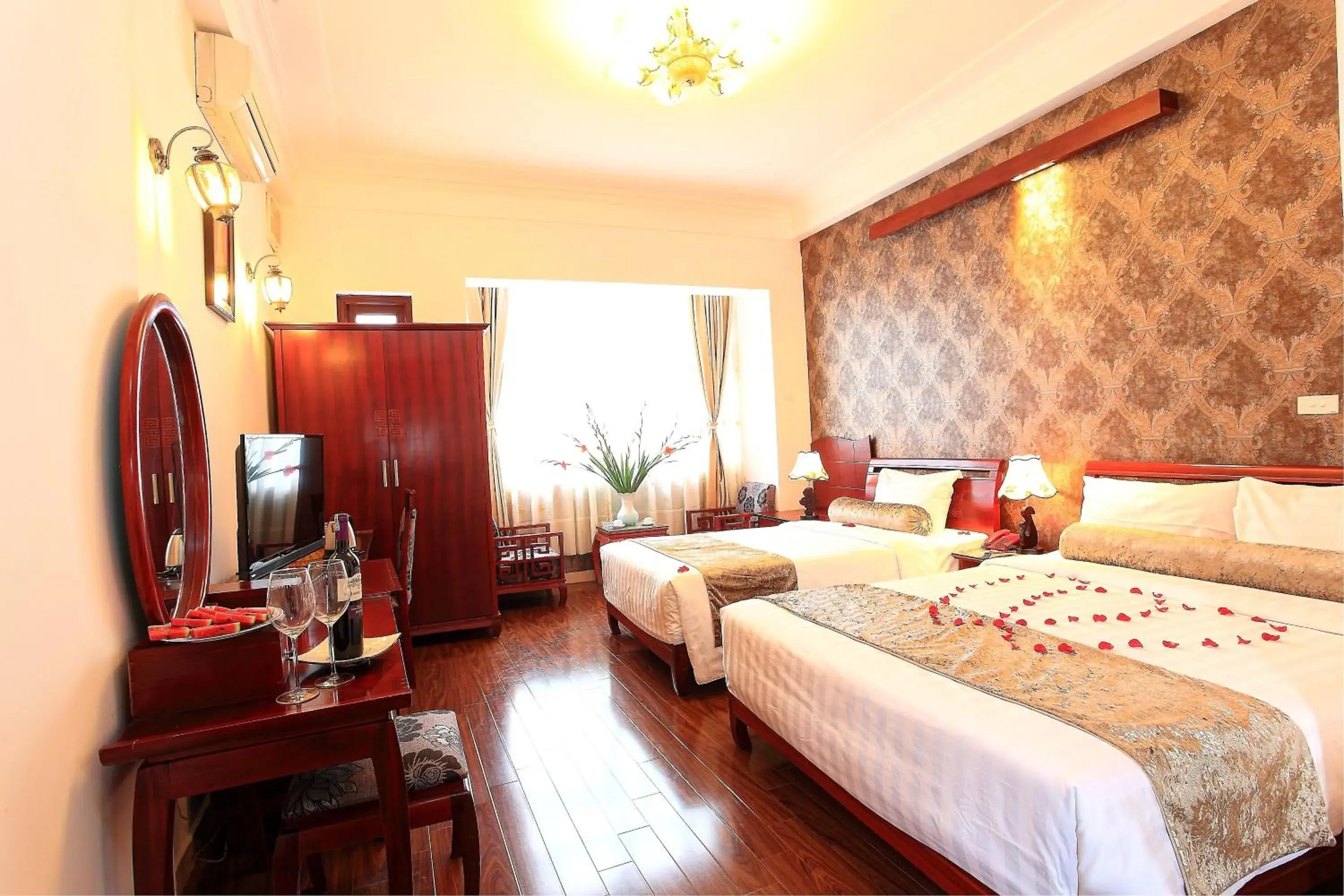 Bed in Hanoi Luxury Hotel