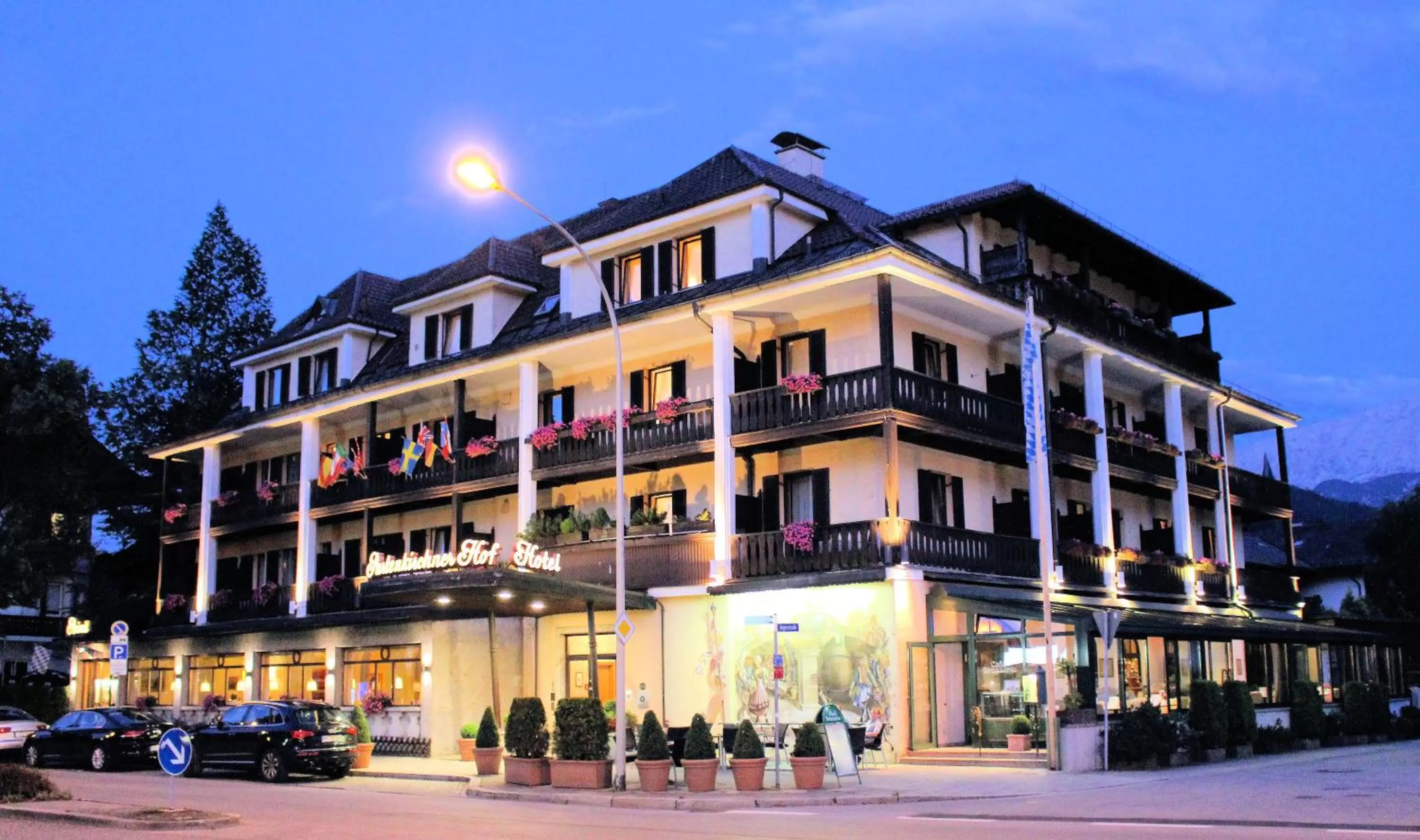 Facade/entrance in Reindl's Partenkirchener Hof