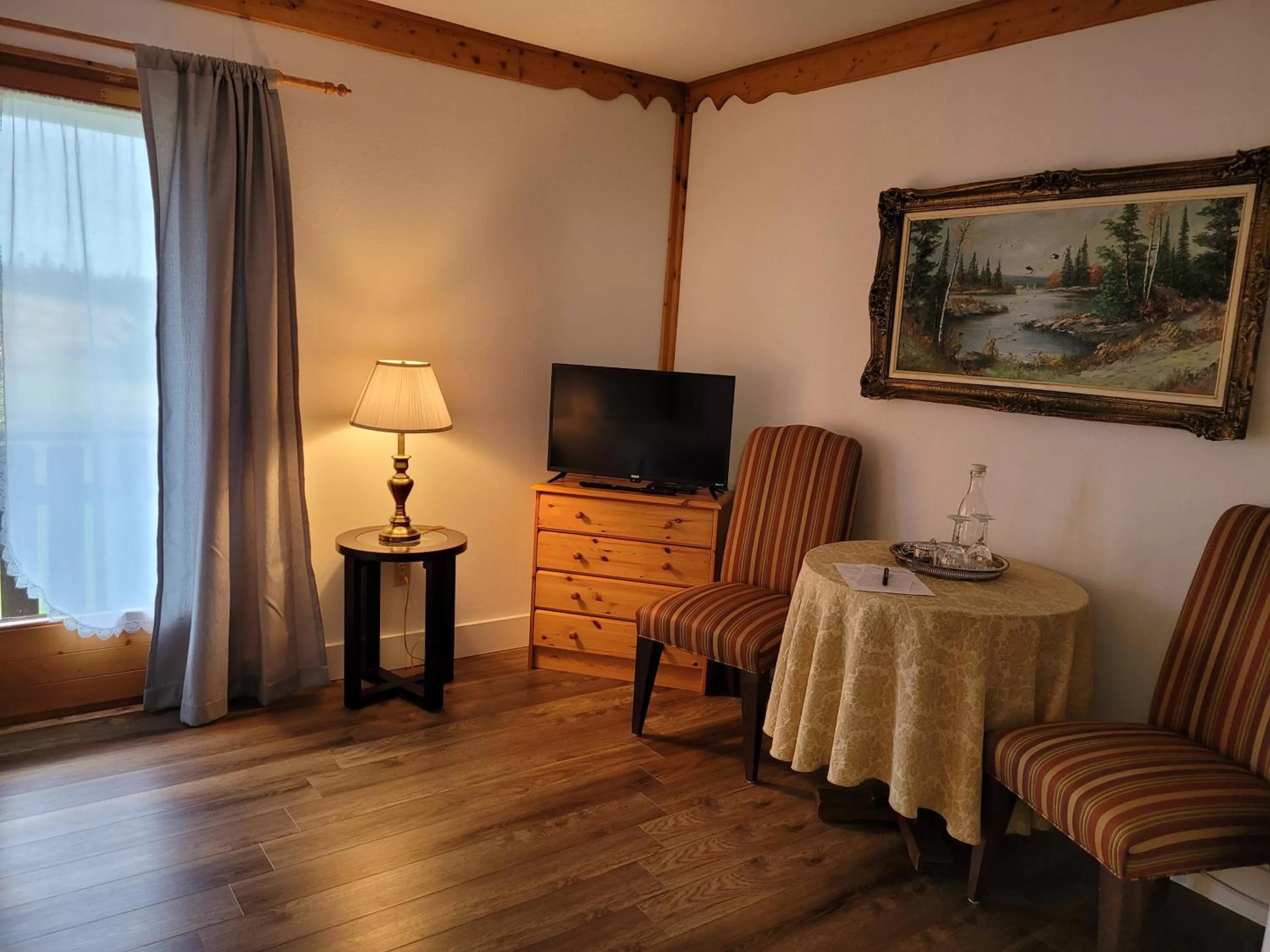 TV and multimedia, TV/Entertainment Center in Edelweiss Inn Nova Scotia