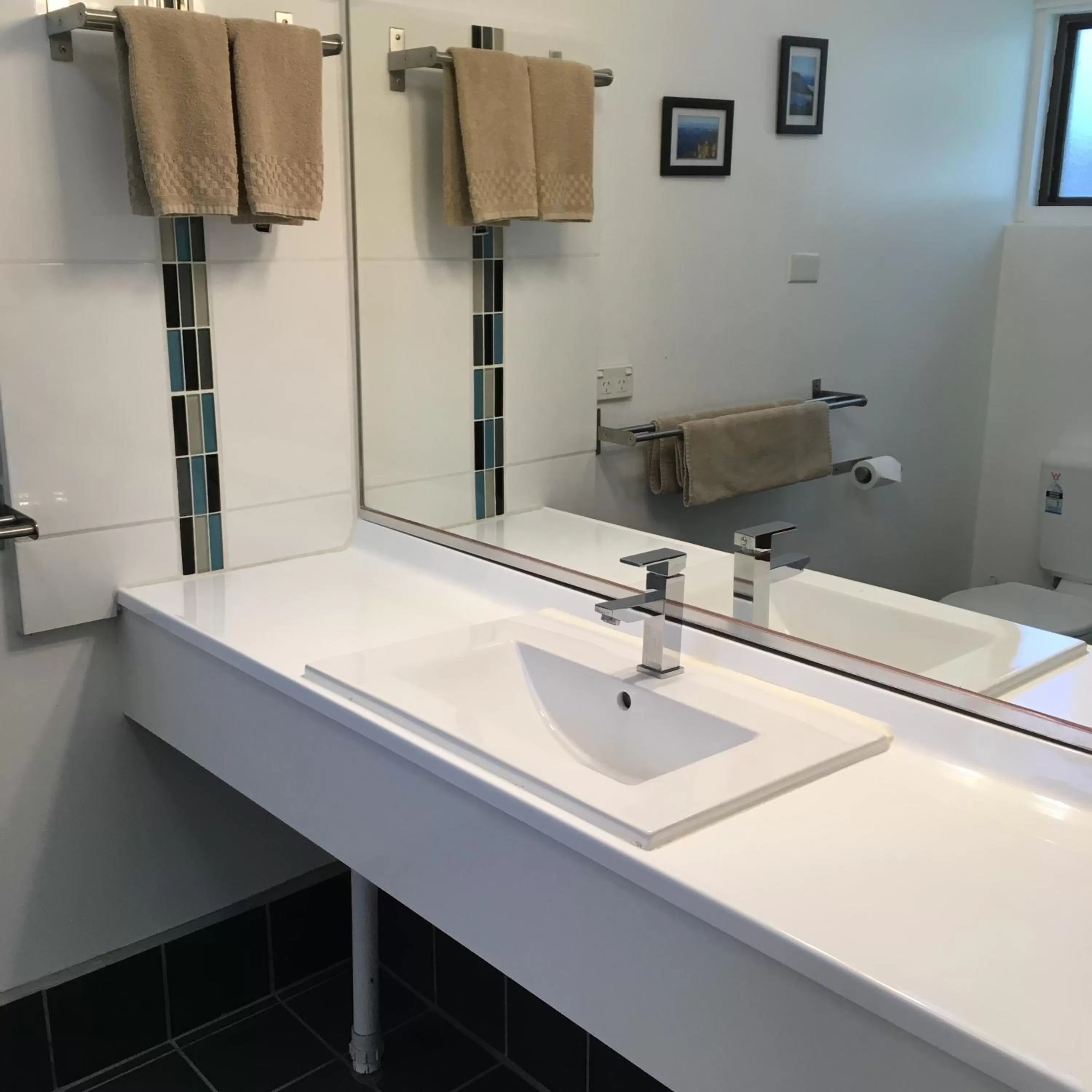 Bathroom in Sky Rider Motor Inn