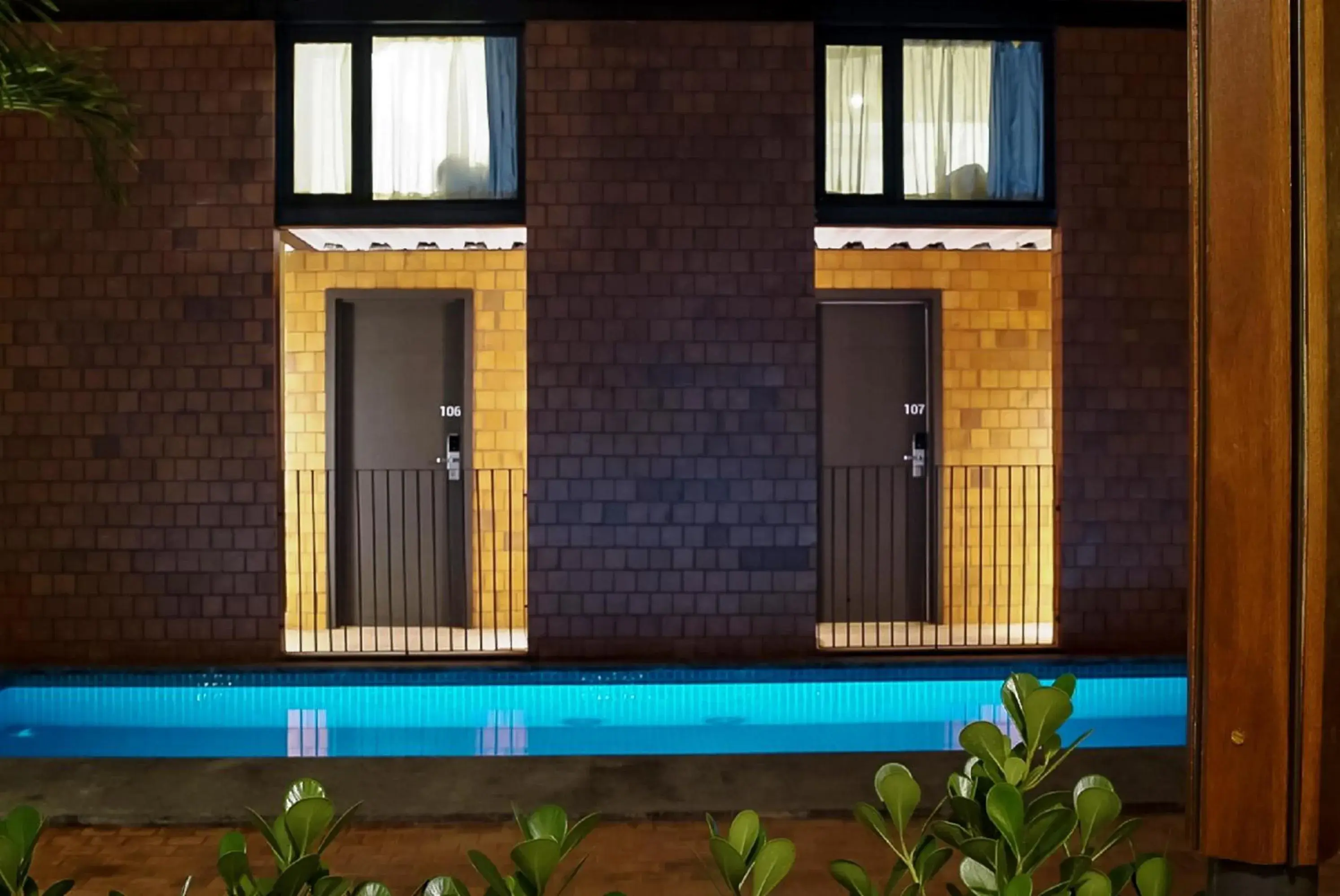 Night, Swimming Pool in Villa 25