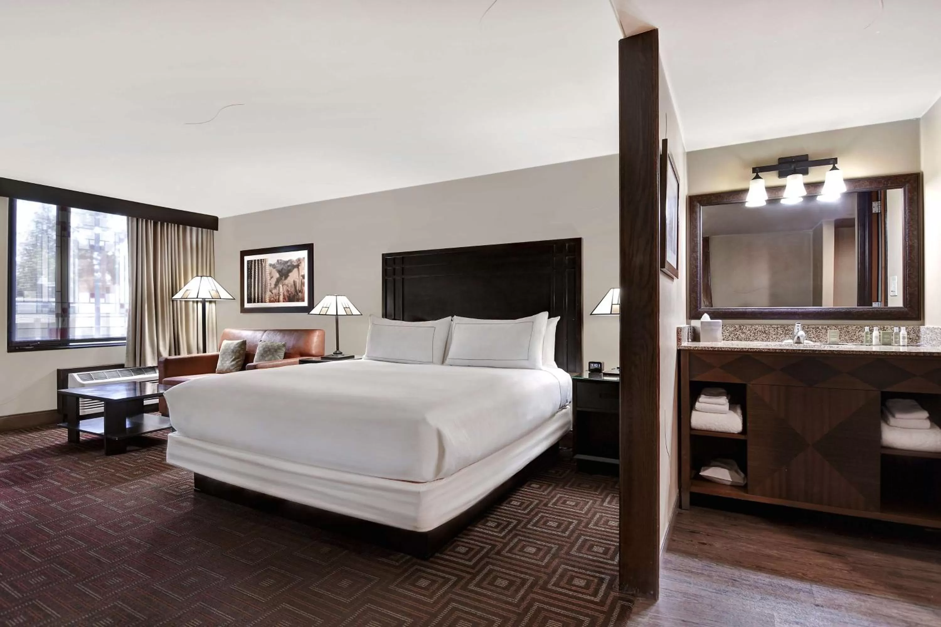 Bed in DoubleTree by Hilton Phoenix- Tempe
