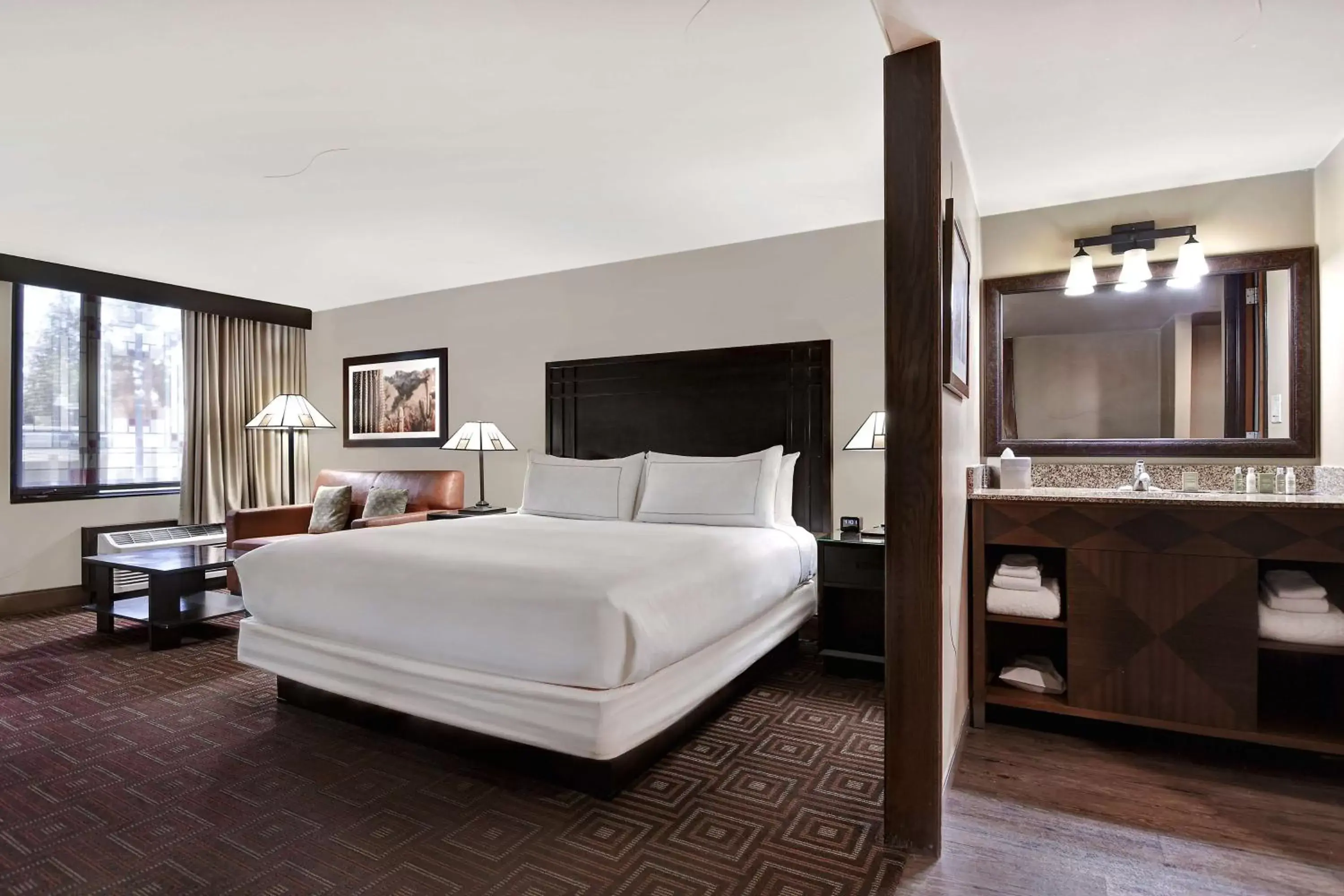 Bed in DoubleTree by Hilton Phoenix- Tempe