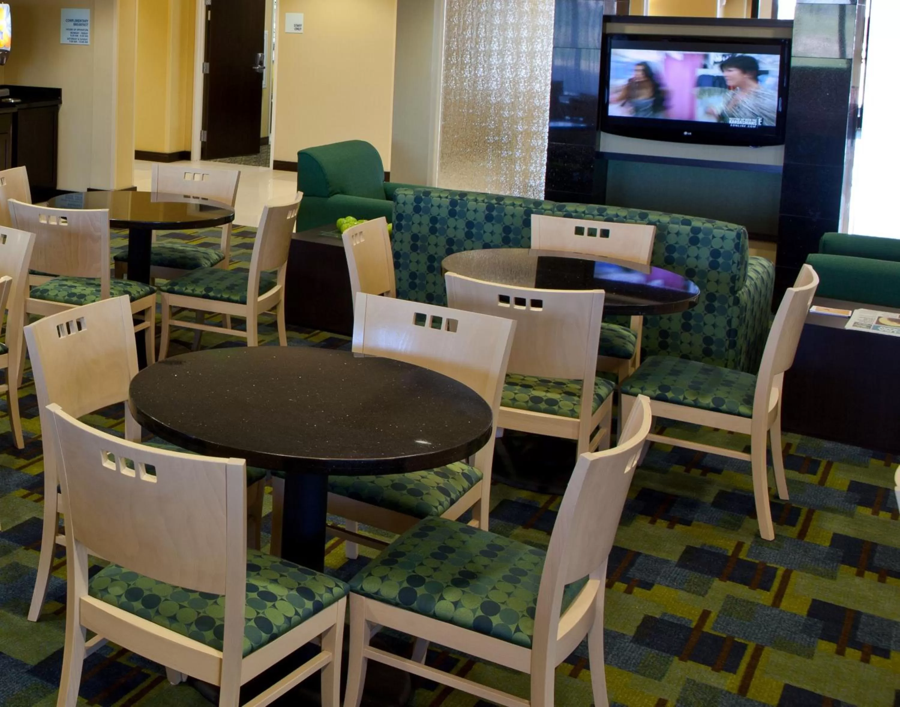 Breakfast in Holiday Inn Express Hotel & Suites Lansing-Dimondale by IHG